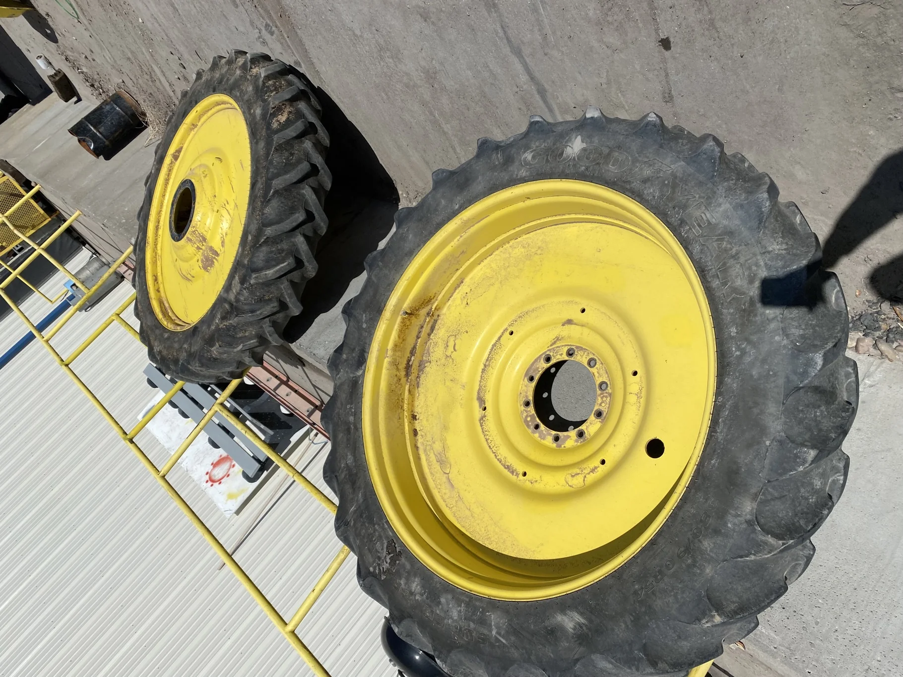 Used 60% 380/90R54 Goodyear Super Traction Radial R-1W 152A8/B TL on a 12 x 54 JD Yellow 10 Bo image 2