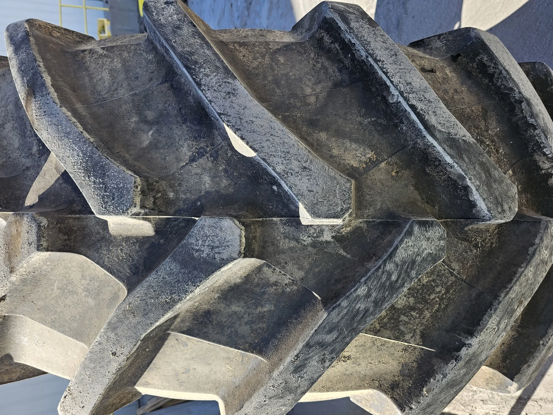Used 85% (Set of 4) IF710/65R46 Trelleborg TM1000 High Power R-1W 183D on 25 X 46 JD 12 Bolt Sprayer image 2