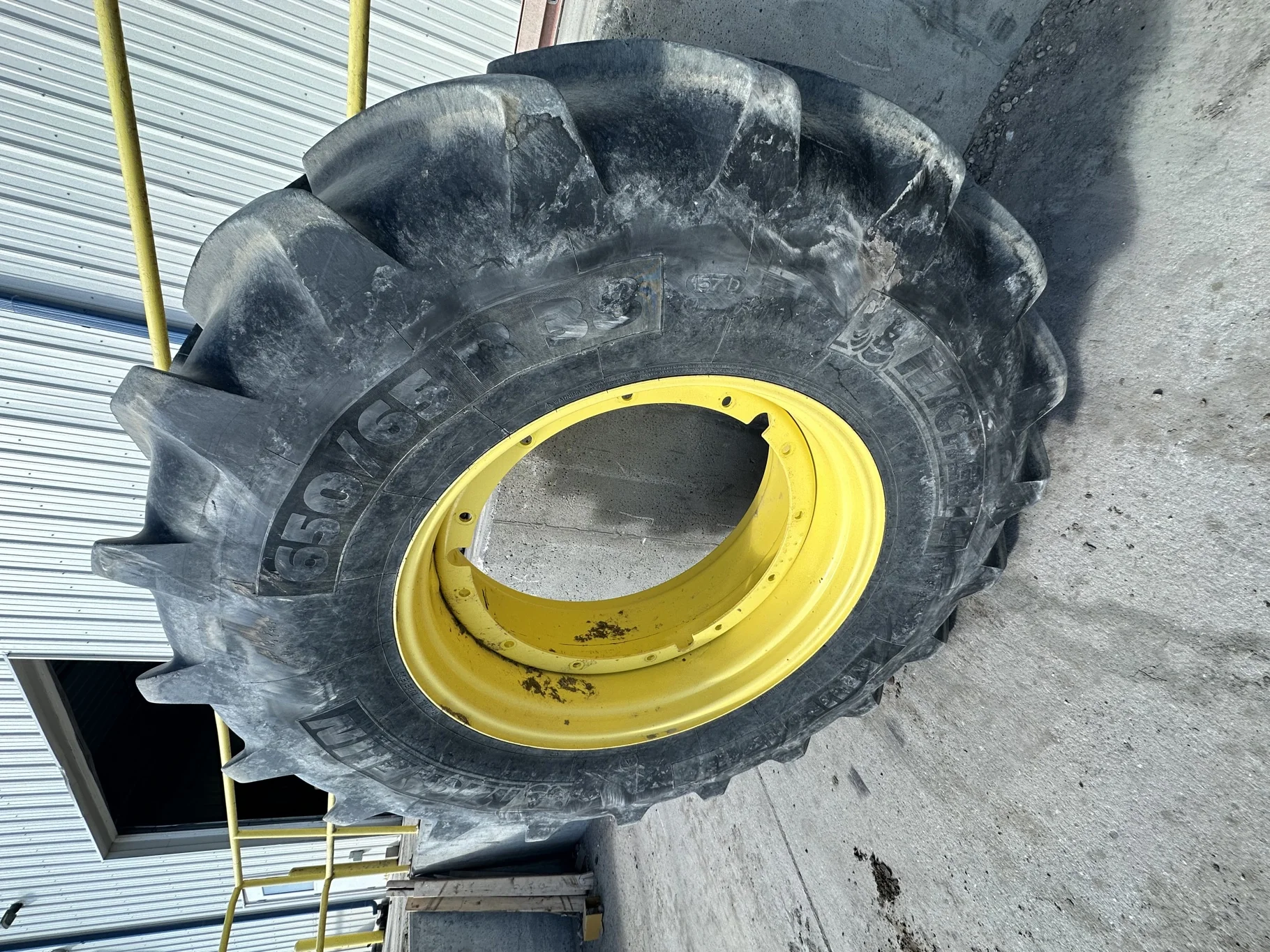 Used 75% 650/65R38 Michelin MultiBib R-1W 157D TL on a 18 x 38 JD Yellow 12 Bolt (.937) Stub D