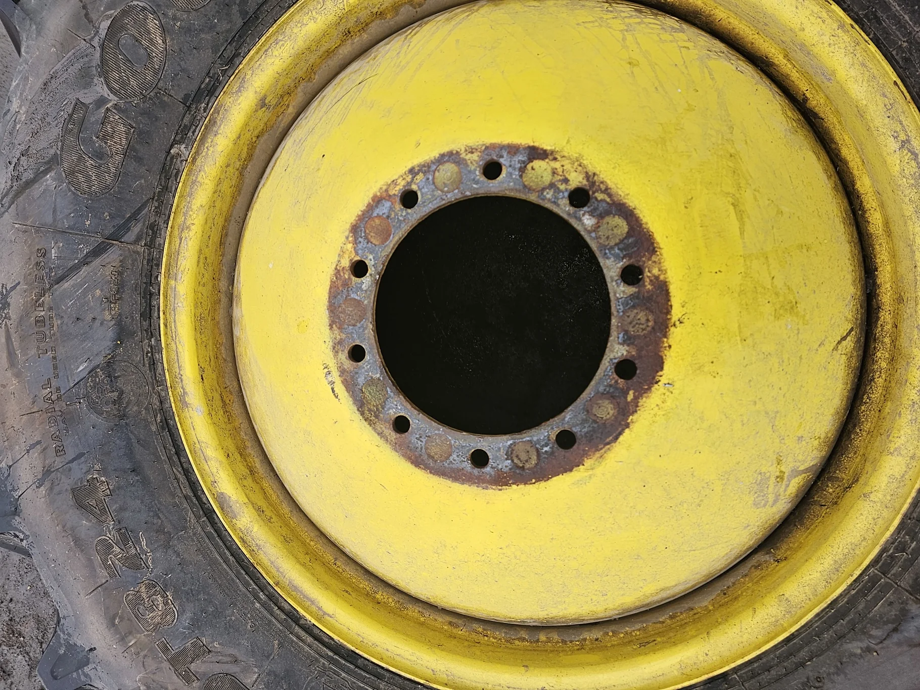Used 85% 650/85R38 Goodyear Optitrac 173B R-1W TL on a 23 x 38 JD 10 Bolt Outside Dolly Dual Wheel image 7
