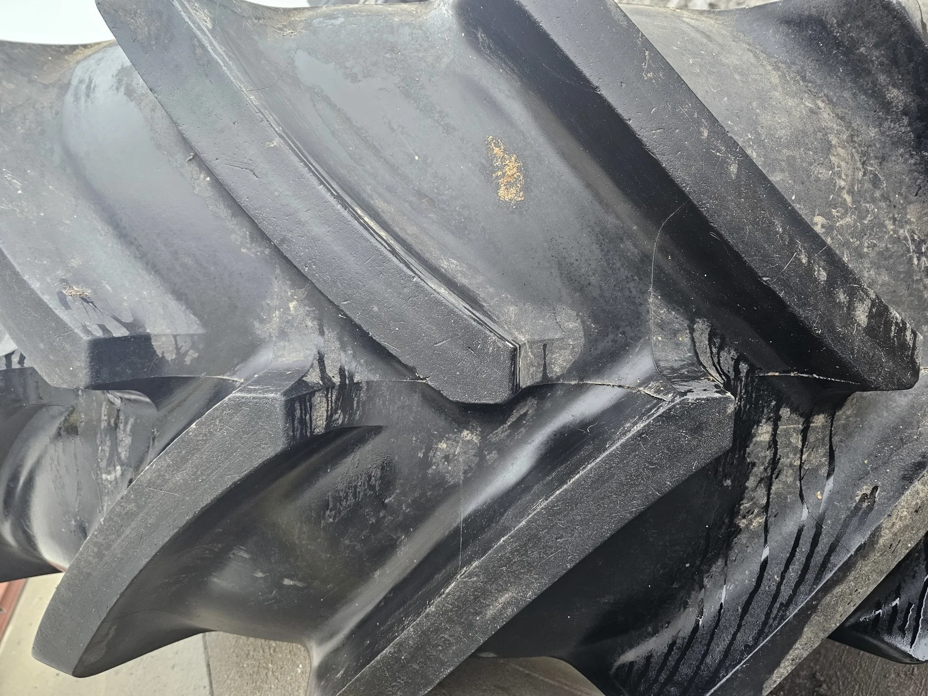 Used 95% 650/85R38 MIchelin Mach X Bib  173B R-1W TL on a 23 x 38 JD 10 Bolt Inside DD Wheel - image 3