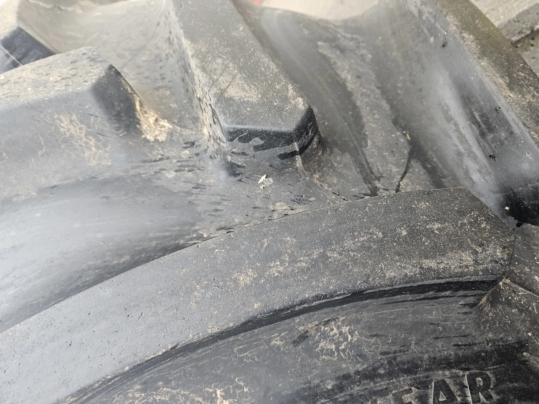 Used 90% 650/85R38Goodyear Optitrac (173A8/B) R-1W on 23 x 38 John Deere Yellow DD Wheel (10-1 image 4