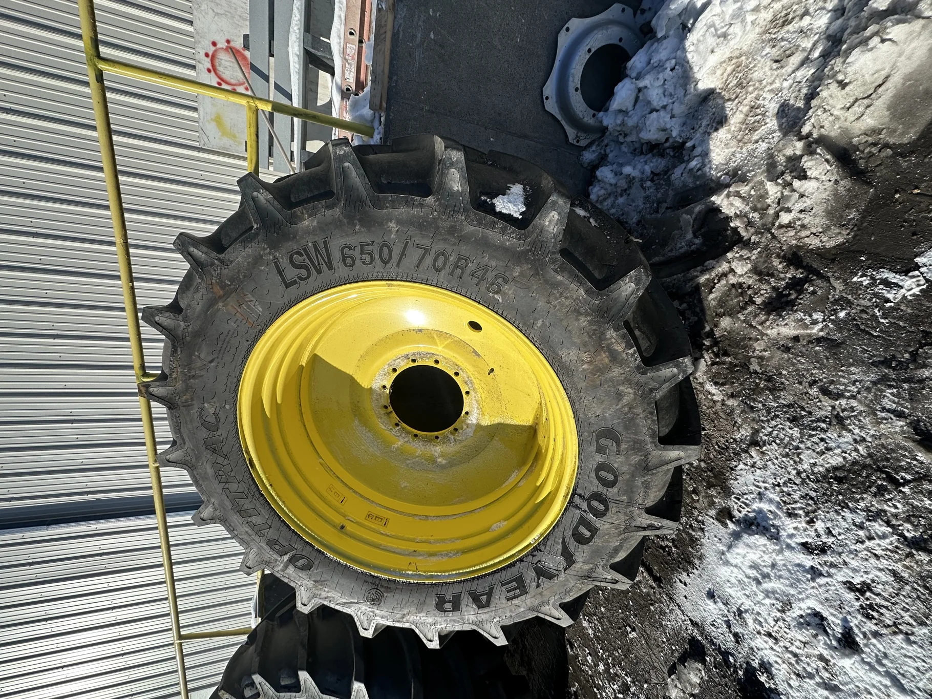 Used 95% LSW650/70R46 Goodyear Optitrac (181D) TL mounted JD Yellow (12-15.748) 600 Series Sprayer image 5