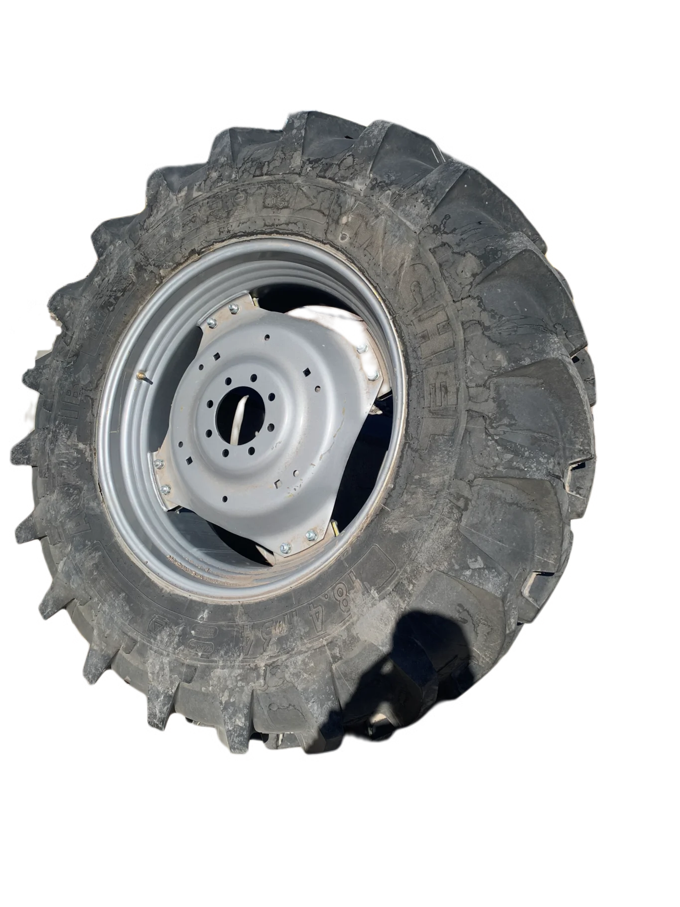 USED 98%18.4R34 Michelin AgriBib TL 141B TL on 15 X 34 CIH silver no center Lug Cuts (WH 17mm) (Lug