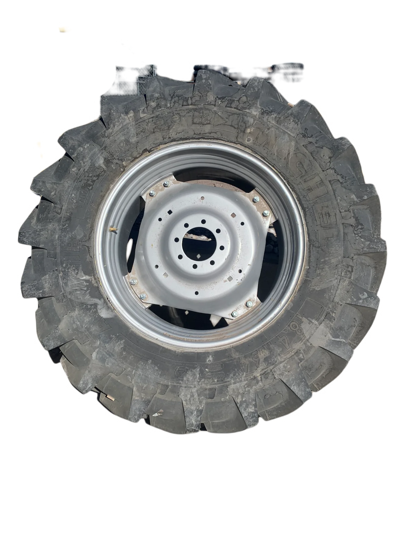 USED 98%18.4R34 Michelin AgriBib TL 141B TL on 15 X 34 CIH silver no center Lug Cuts (WH 17mm) (Lug image 2