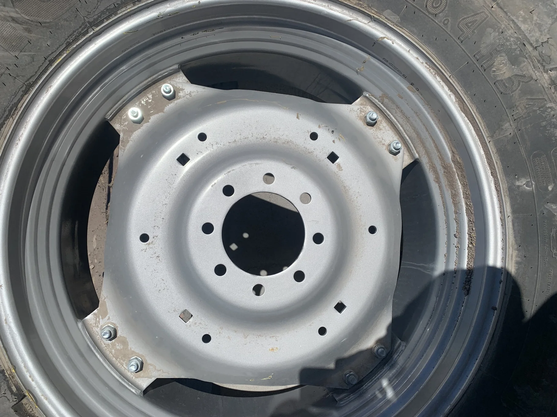 USED 98%18.4R34 Michelin AgriBib TL 141B TL on 15 X 34 CIH silver no center Lug Cuts (WH 17mm) (Lug image 3