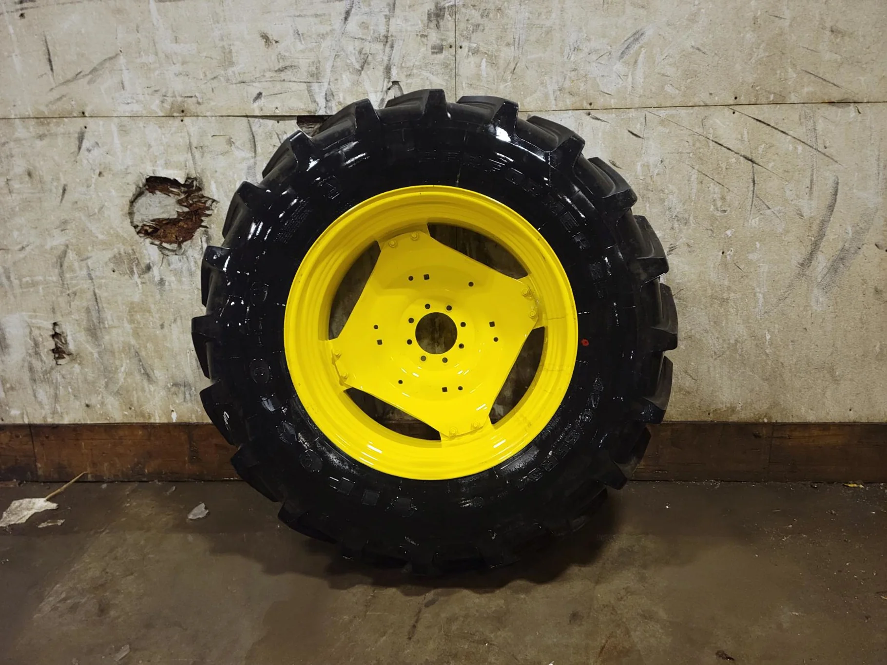 Used 98% 420/85R34 Firestone Performer 85 R-1W (142D) TL on a 15 x 34 JD Yellow GKN Wheel (8-8