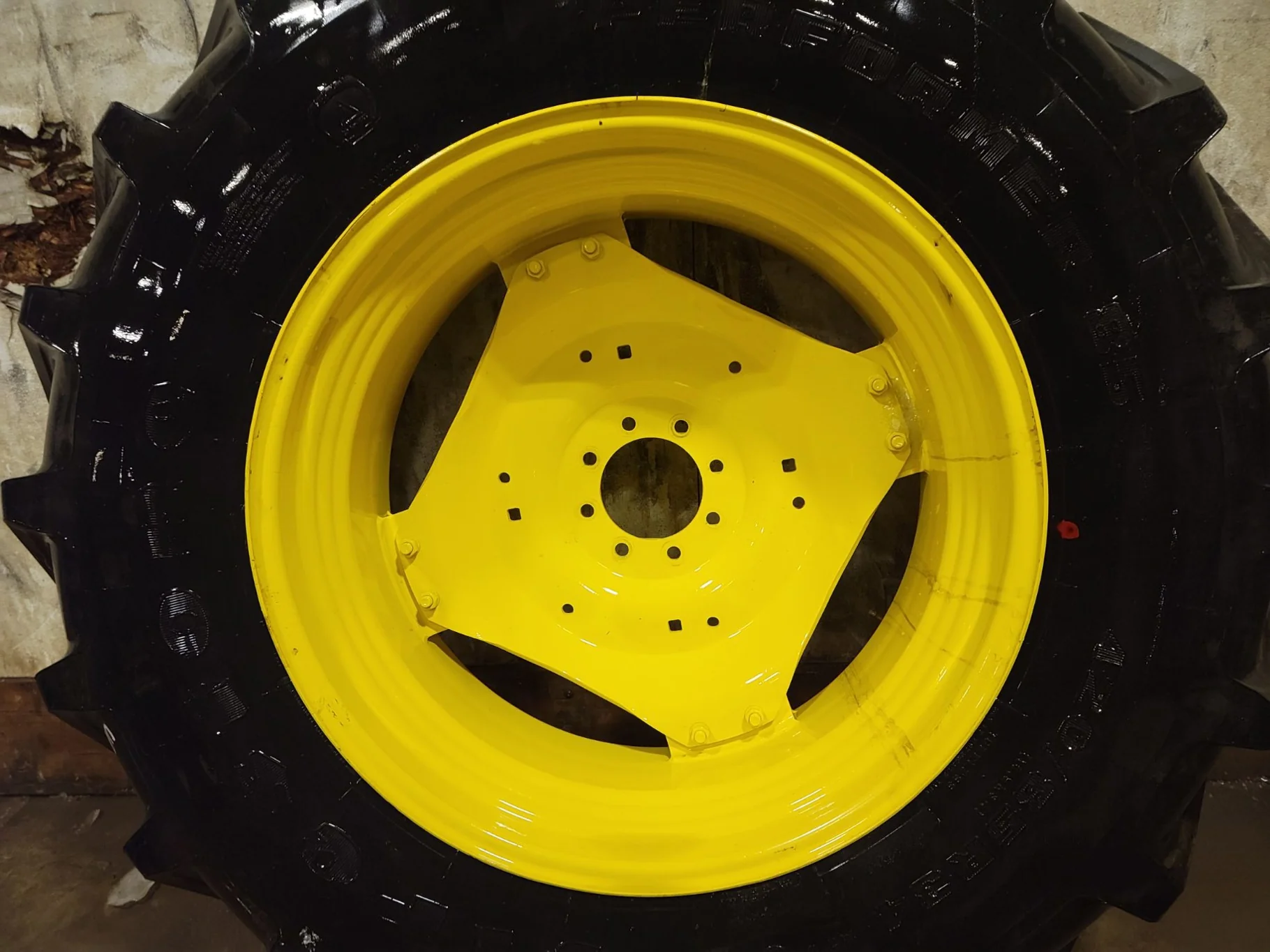Used 98% 420/85R34 Firestone Performer 85 R-1W (142D) TL on a 15 x 34 JD Yellow GKN Wheel (8-8 image 2