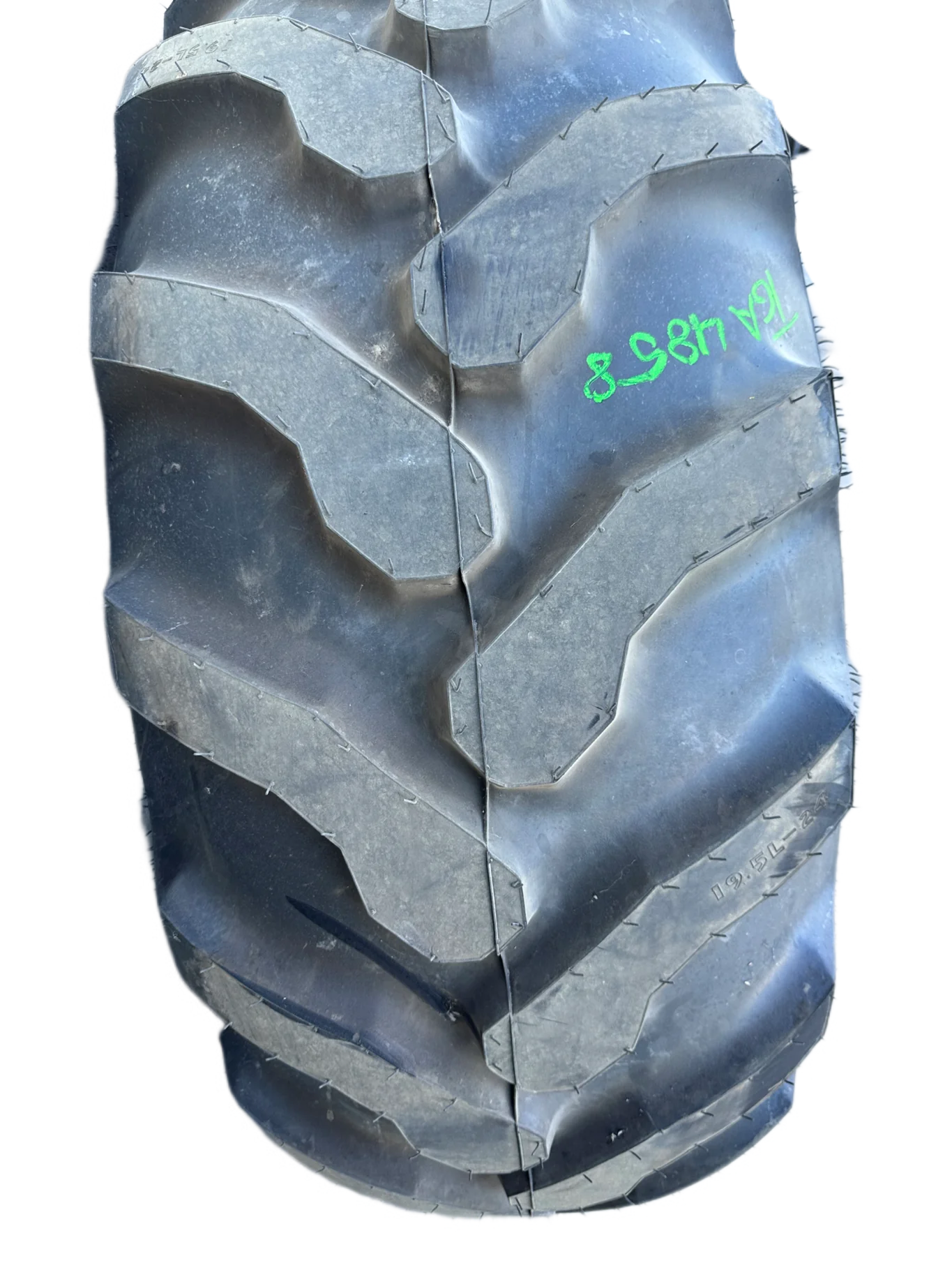 TAKE-OFF 19.5L-24/12 GOODYEAR IT525 TL R-4 ON 15 X 24 8-8-6 GKN JD YELLOW WHEEL (ASSEMBLY) image 4