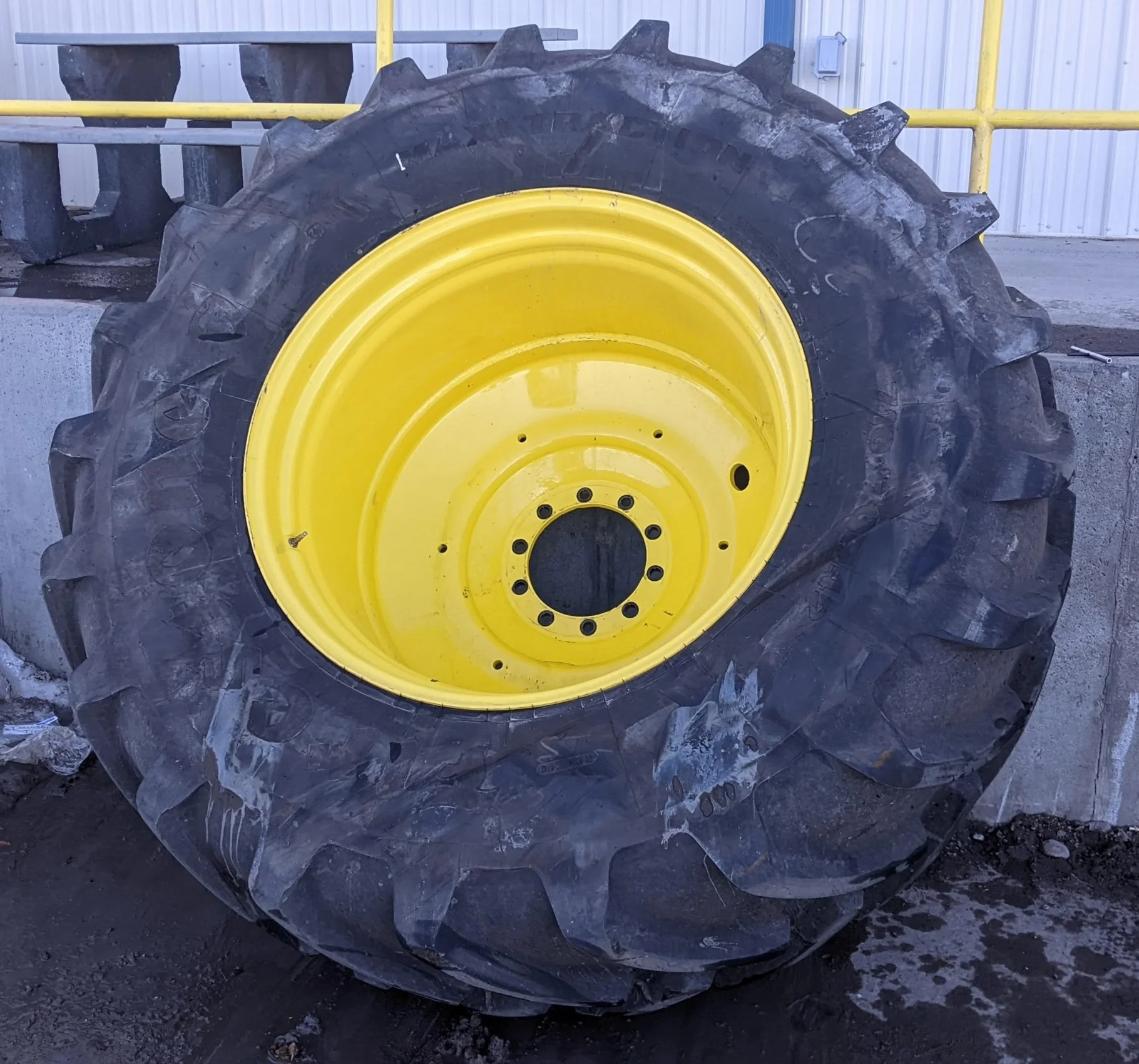 Used 710/70R42 168D Firestone Maxi Traction R-1W TL 90-95% On 23 x 42 10 Bolt Dual Wheel