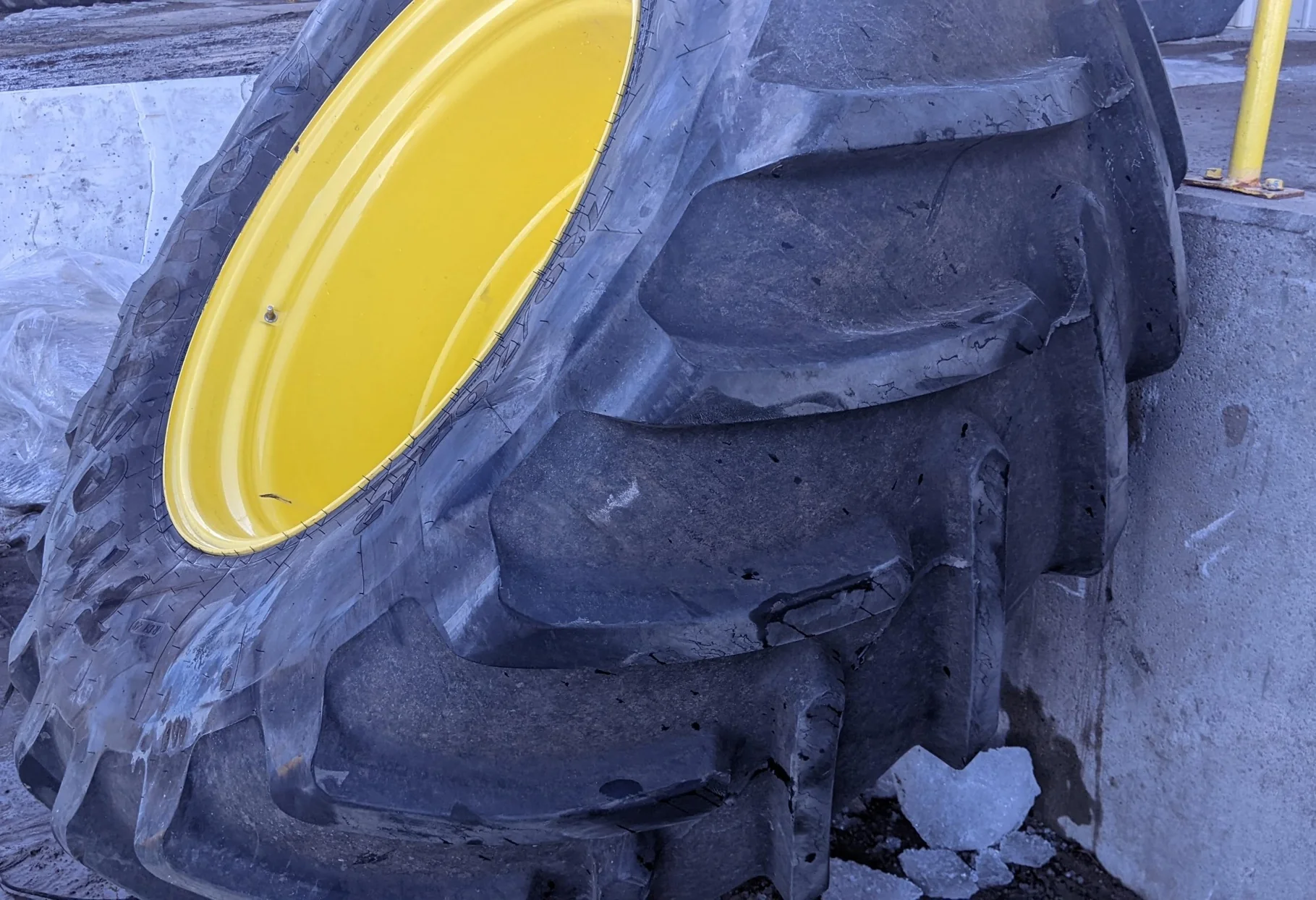 Used 710/70R42 168D Firestone Maxi Traction R-1W TL 90-95% On 23 x 42 10 Bolt Dual Wheel image 2