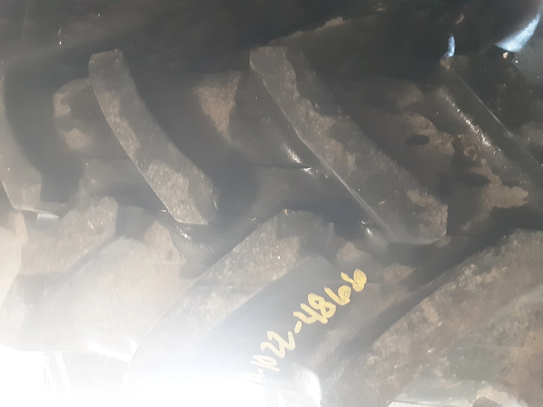 Used 80% IF320/105R46 Alliance 354 AgriFlex R1-W (166D) on a 10 x 46 John Deere Yellow 12 Bolt (.938 image 4
