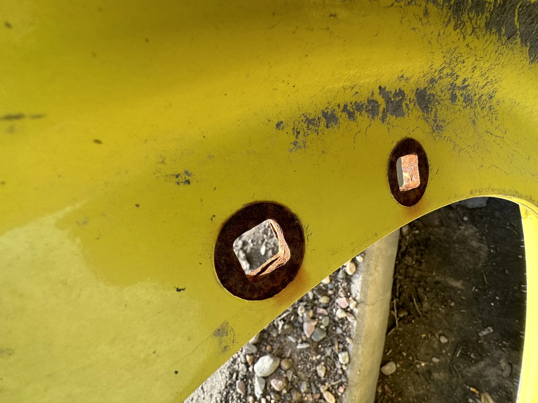 TAKE OFF 320/90R42 Firestone Radial 9000 R-1W (139B) TL on a 10 X 42 John Deere Yellow Waffle Rim ( image 5