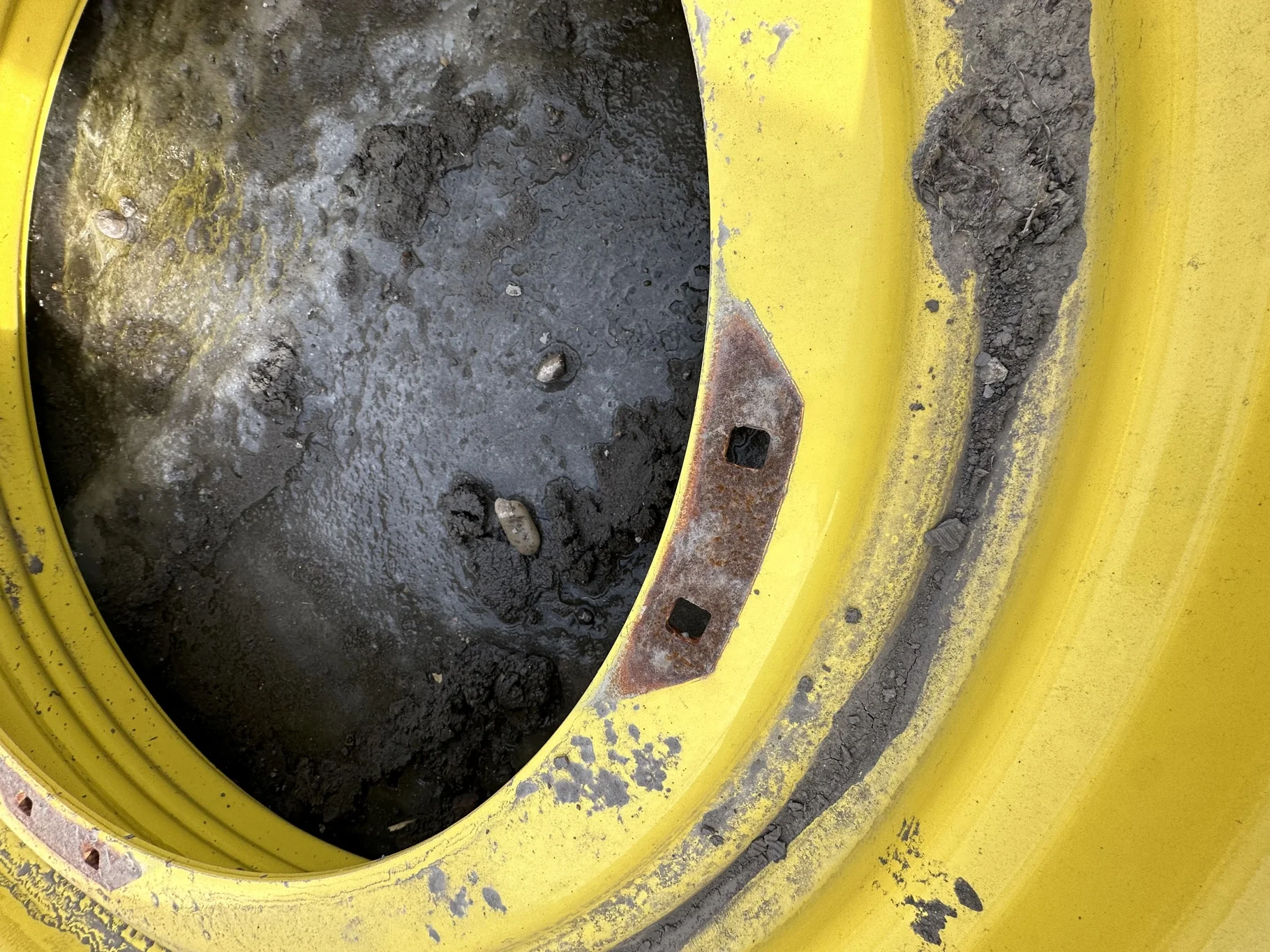 TAKE OFF 320/90R42 Firestone Radial 9000 R-1W (139B) TL on a 10 X 42 John Deere Yellow Waffle Rim ( image 7