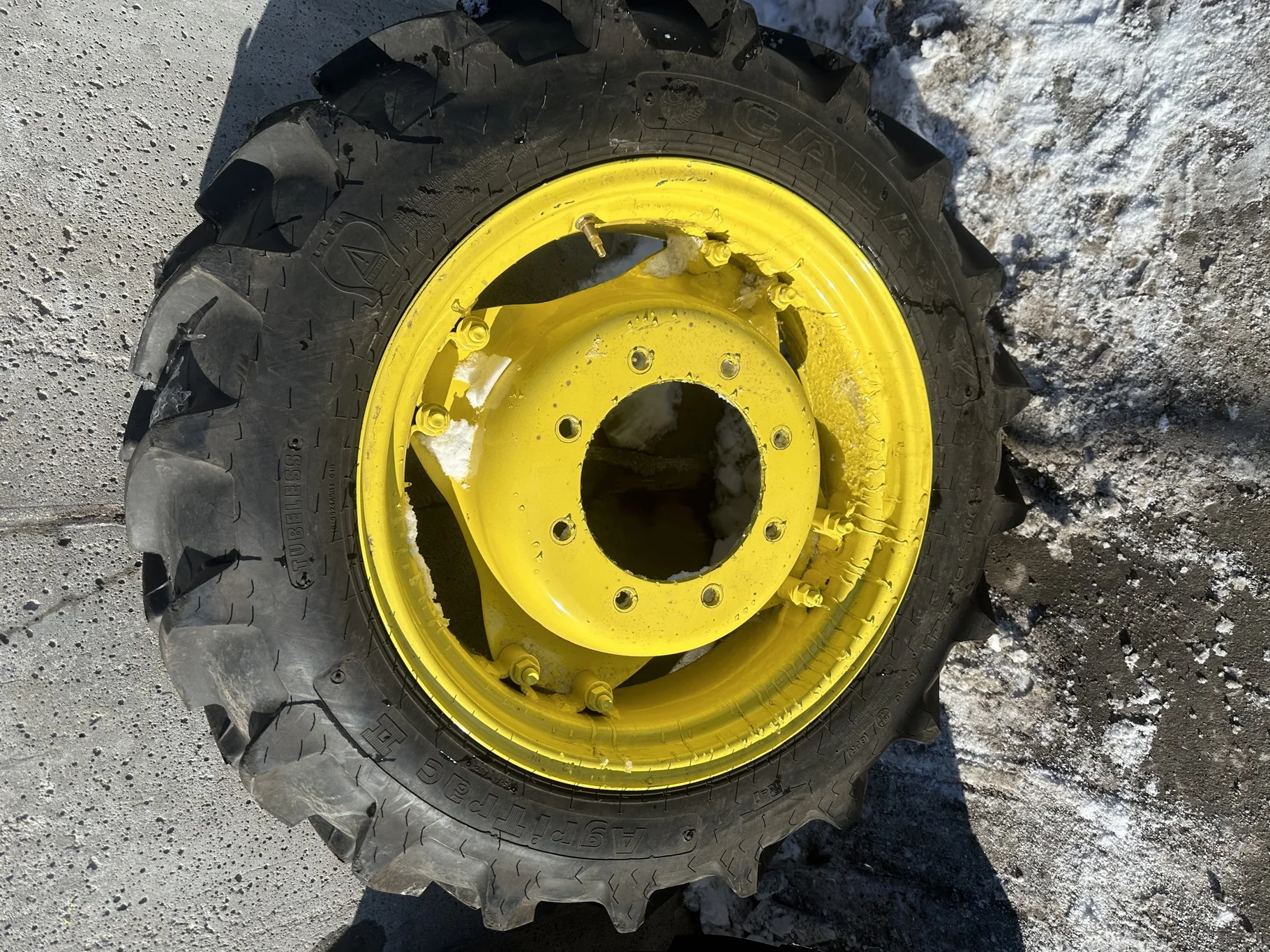 Used 98% 9.5-24 Galaxy Agritrac ii C(6Ply) R-1 TL on a 8 x 24 JD Yellow 8 Bolt w/ 2 bolt Waffl image 2