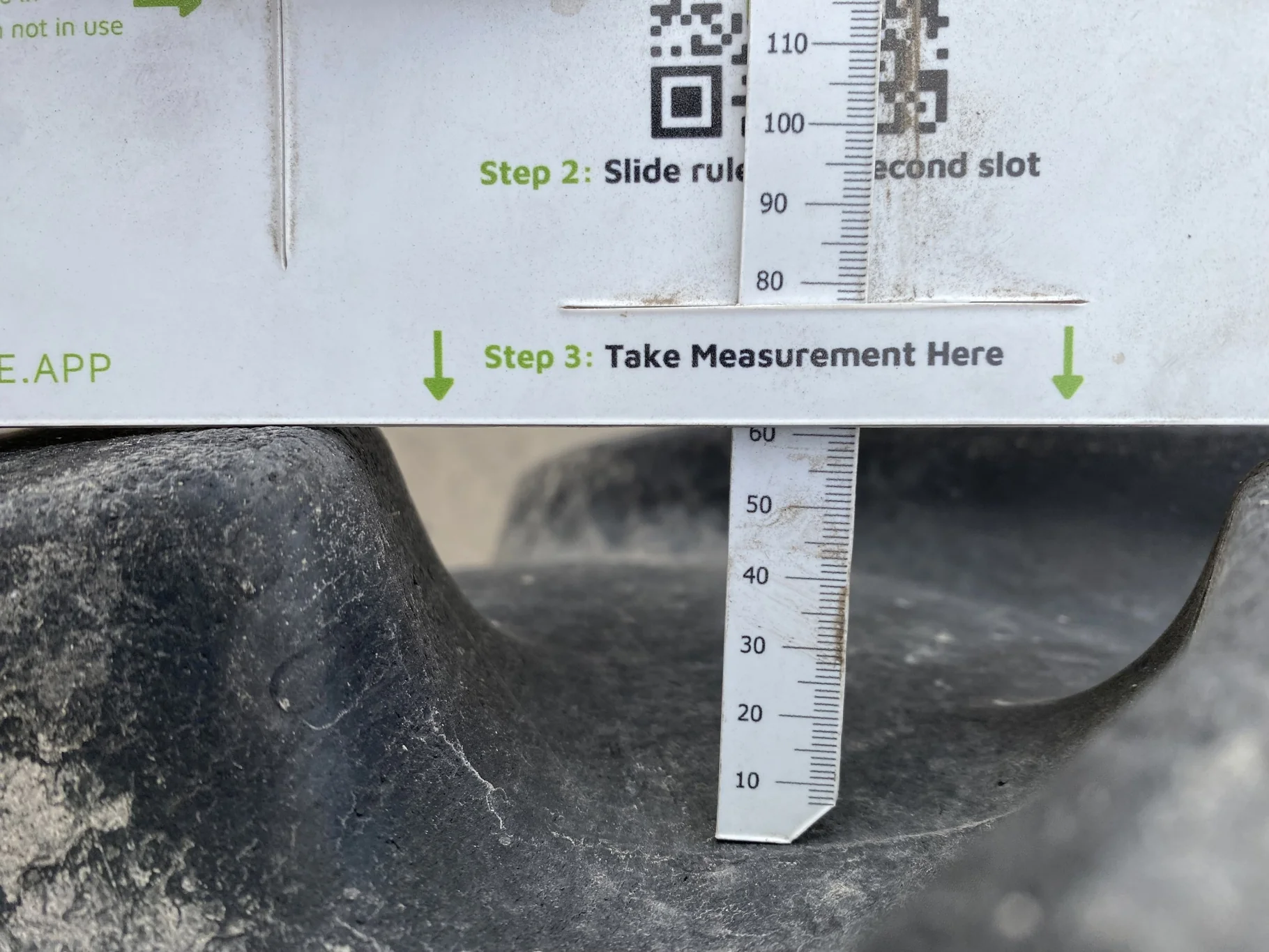 Used 90% 620/70R46 Titan AG49M R-1W (162A8/B) TL on 20 X 46 John Deere Yellow 12 Bolt Sprayer Stub D image 4