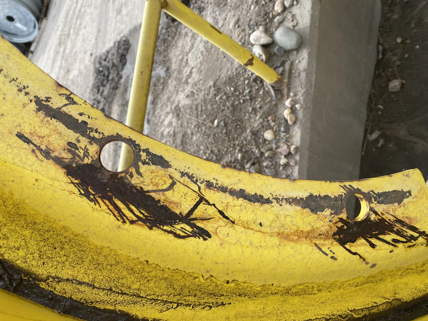 Used 90% 620/70R46 Titan AG49M R-1W (162A8/B) TL on 20 X 46 John Deere Yellow 12 Bolt Sprayer Stub D image 8