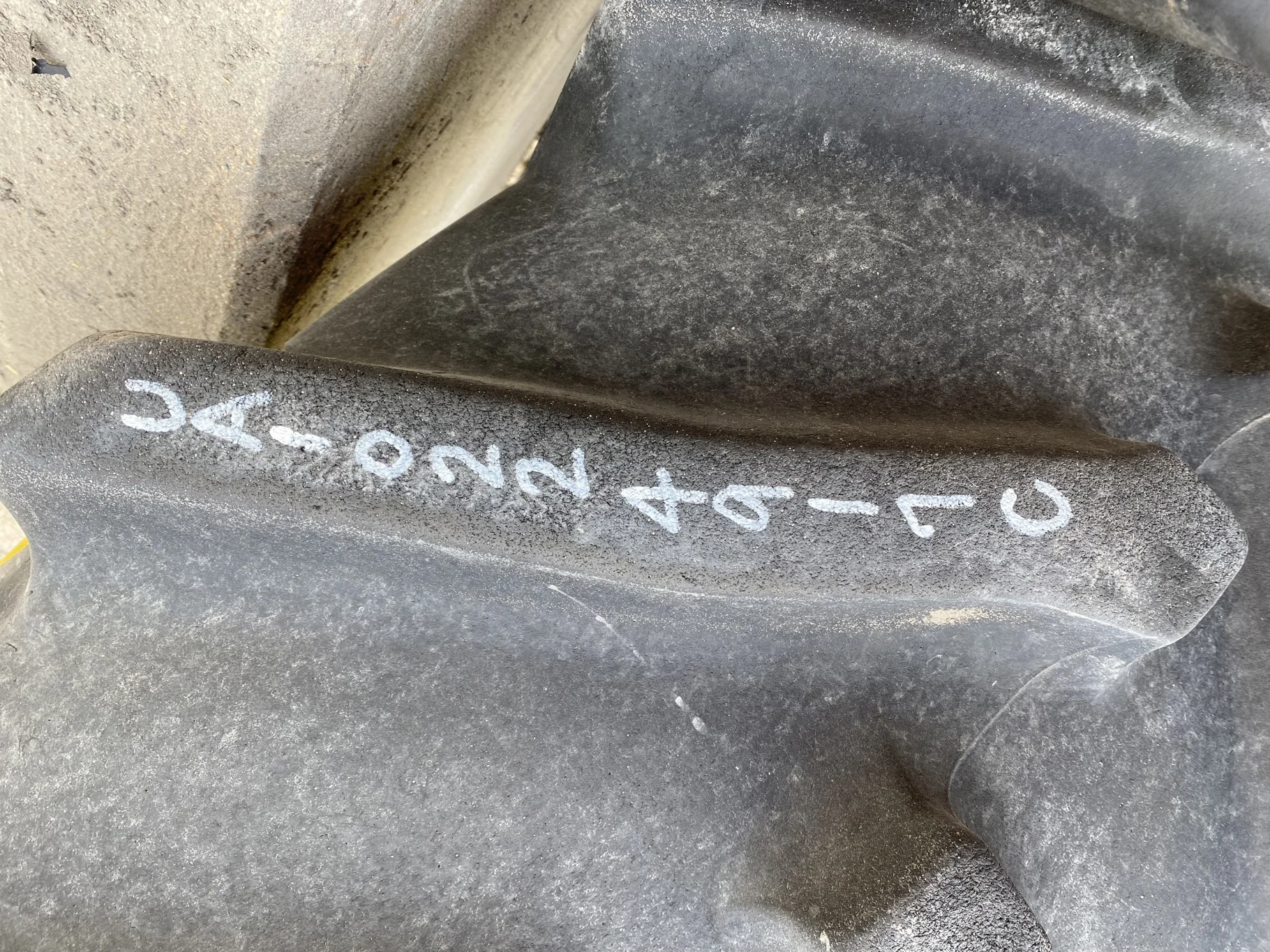 Used 90% 620/70R46 Titan AG49M R-1W (162A8/B) TL on 20 X 46 John Deere Yellow 12 Bolt Sprayer Stub D image 9