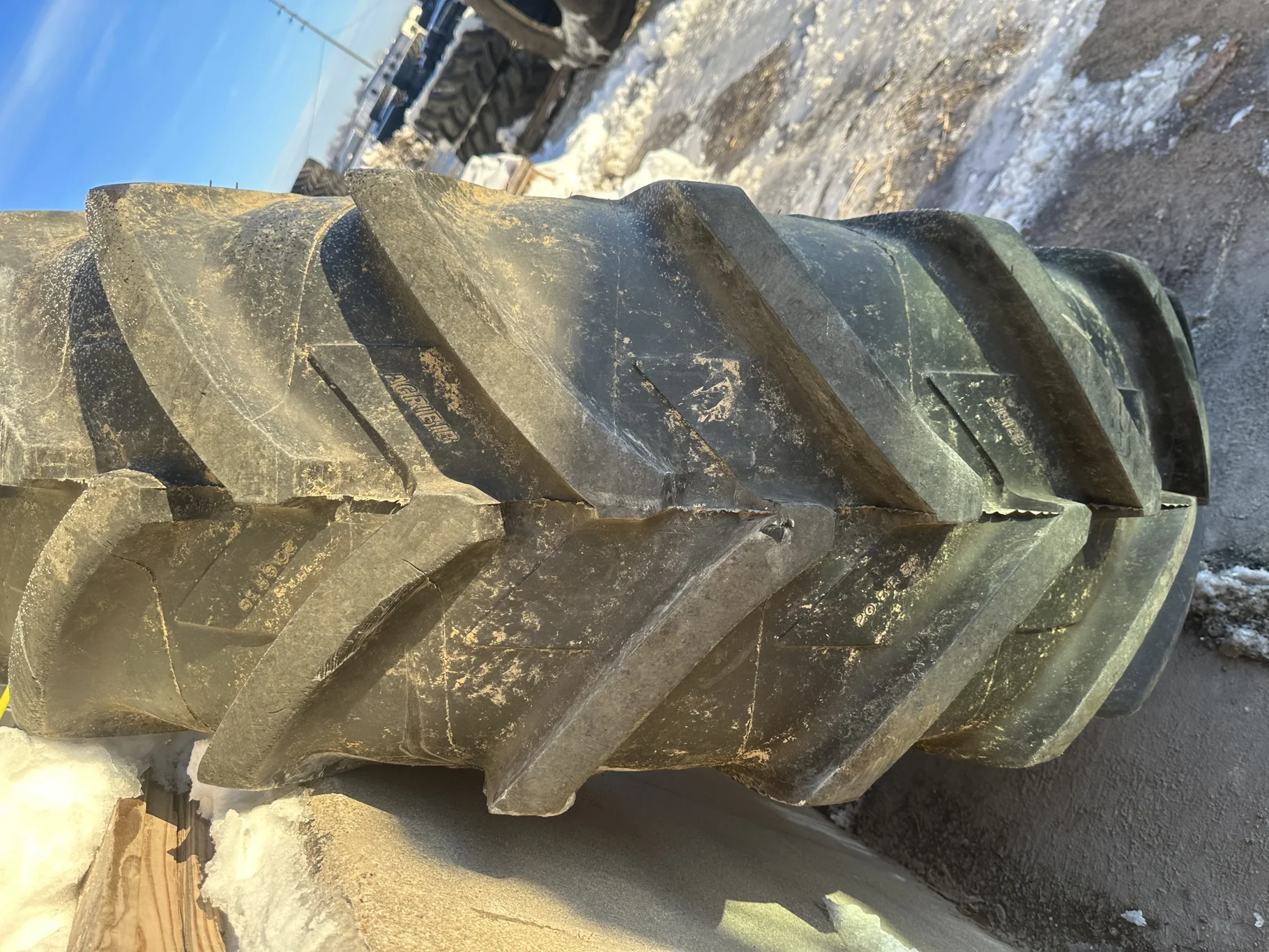 Used 85% 20.8R38 Michelin AgriBib R-1W 159A8/156B TL on a 18 x 38 Fendt Red 10 Bolt (.937) Dual Whee image 4