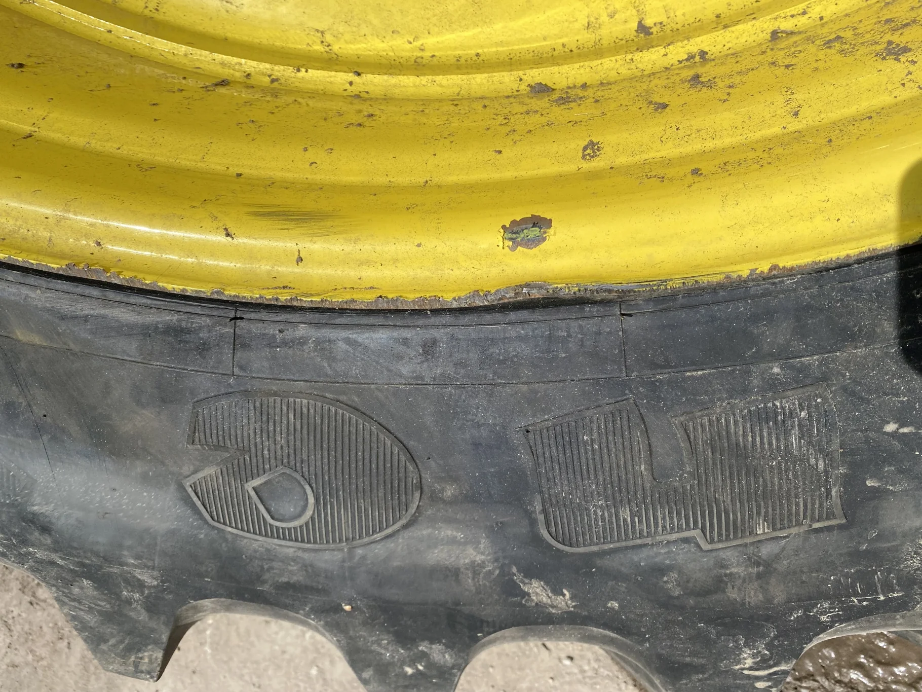 Used 98% 380/90R54 Firestone Radial 9000 R-1W (152B) TL on a 12 x 54 JD Yellow 10 Bolt (.937) image 5
