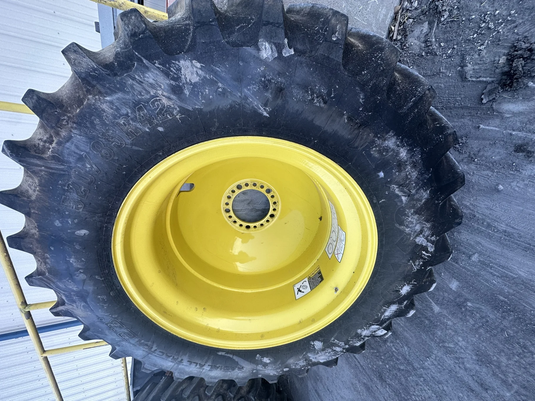 Used 90% 520/85R42 Firestone Radial All Traction 23 R-1 157B TL on 18 x 42 JD 20 Bolt Outside Combi