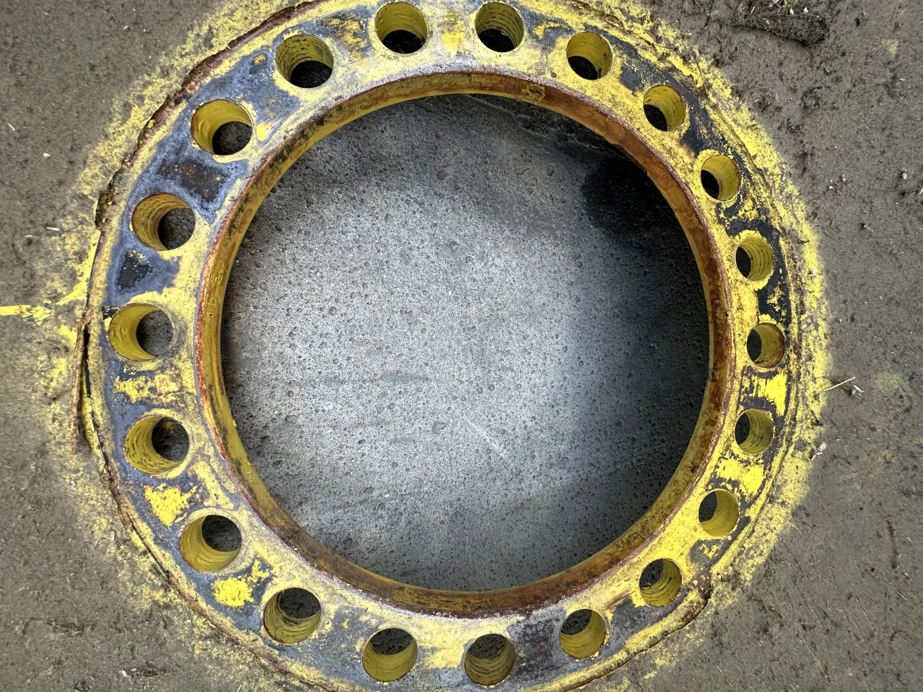 Used 90% 520/85R42 Firestone Radial All Traction 23 R-1 157B TL on 18 x 42 JD 20 Bolt Outside Combi image 4