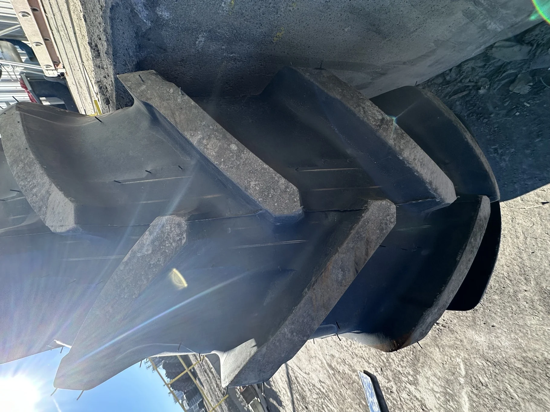 Take Off 420/85R34 (16.9R34) Michelin AgriBib 2 R-1W 147A8/147B TL on a 14 X 34 Fendt 12 Bolt Waffle image 4