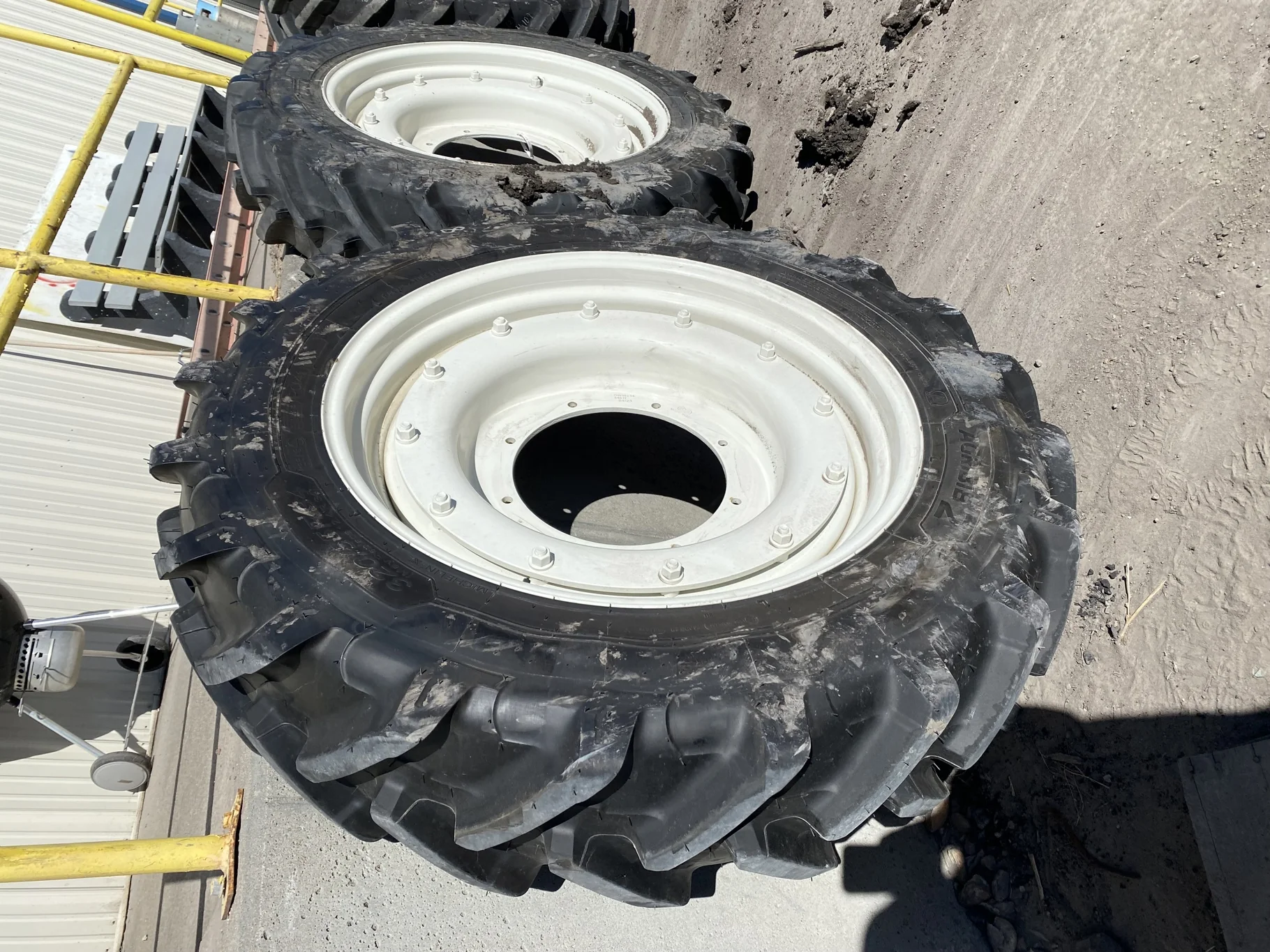 Take Off 320/85R34 (12.4R34) Michelin AgriBib 2 R-1W 133A8/133B TL on a 10 X 34 NH White 12 bolt wh image 2
