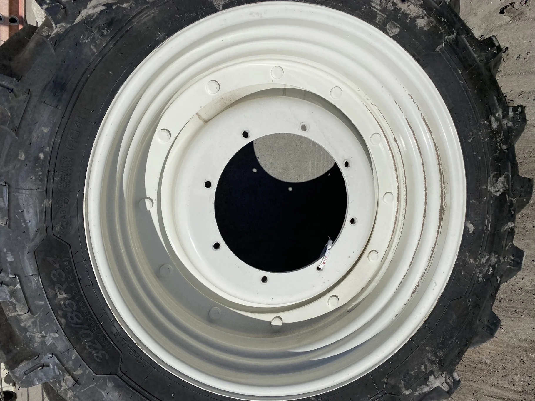 Take Off 320/85R34 (12.4R34) Michelin AgriBib 2 R-1W 133A8/133B TL on a 10 X 34 NH White 12 bolt wh image 5