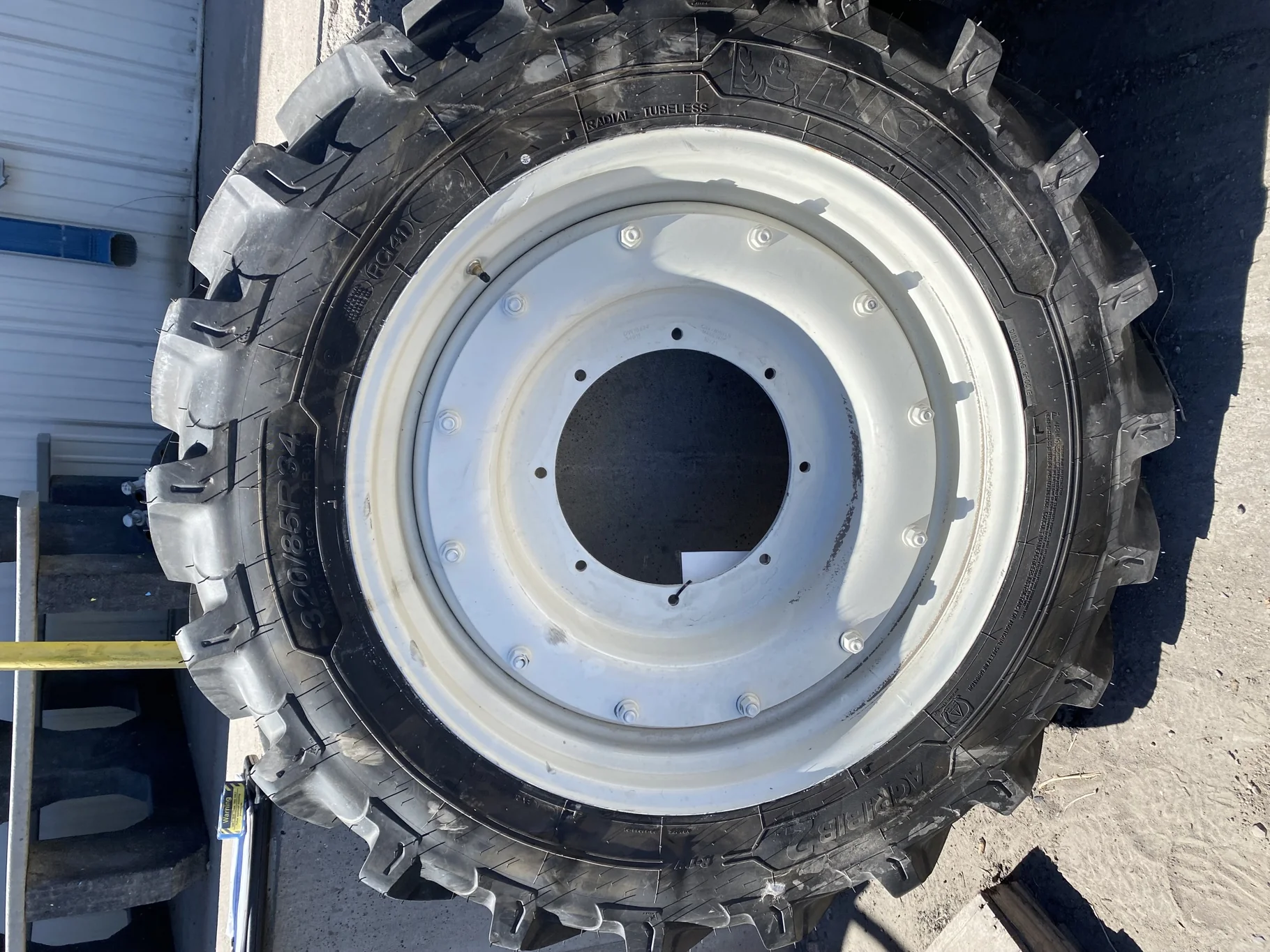 Take Off 320/85R34 (12.4R34) Michelin AgriBib 2 R-1W 133A8/133B TL on a 10 X 34 NH White 12 bolt wh