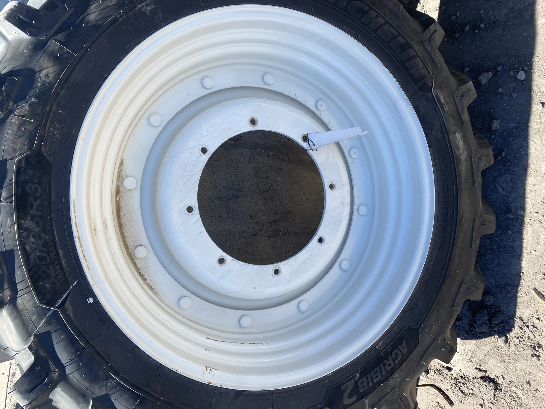 Take Off 320/85R34 (12.4R34) Michelin AgriBib 2 R-1W 133A8/133B TL on a 10 X 34 NH White 12 bolt wh image 10