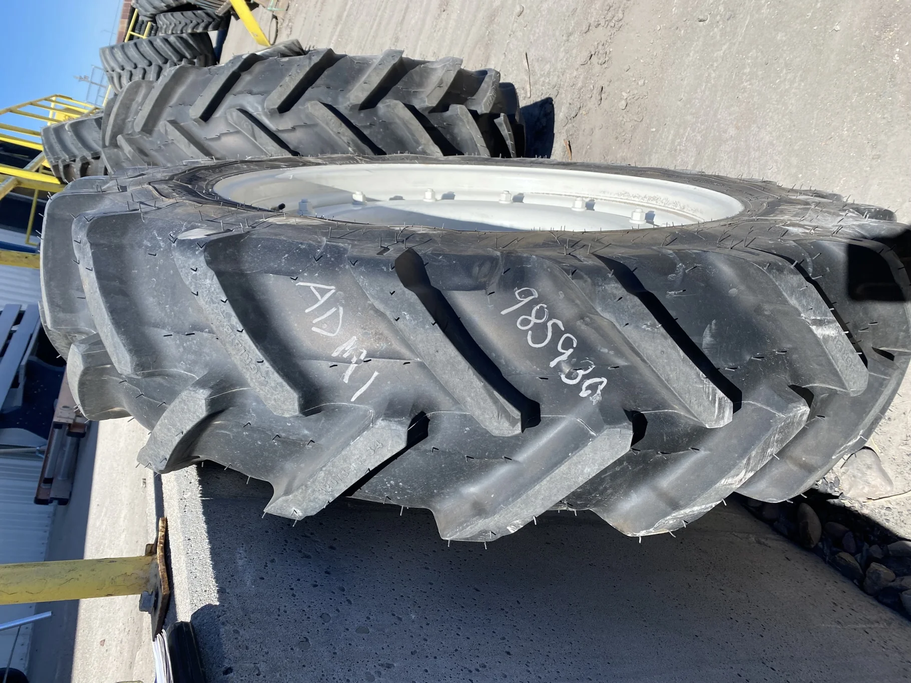 Take Off 320/85R34 (12.4R34) Michelin AgriBib 2 R-1W 133A8/133B TL on a 10 X 34 NH White 12 bolt wh image 3
