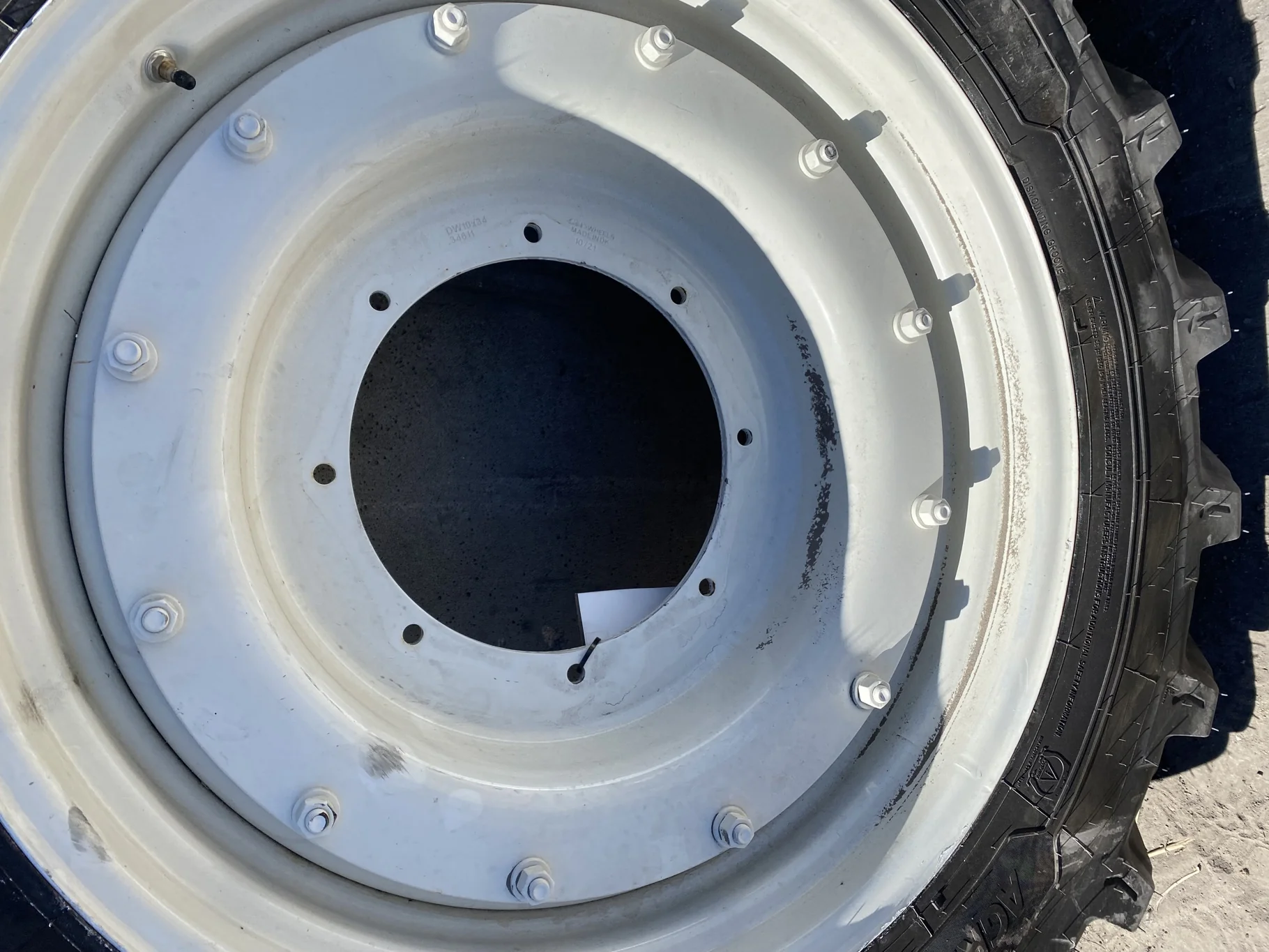 Take Off 320/85R34 (12.4R34) Michelin AgriBib 2 R-1W 133A8/133B TL on a 10 X 34 NH White 12 bolt wh image 5