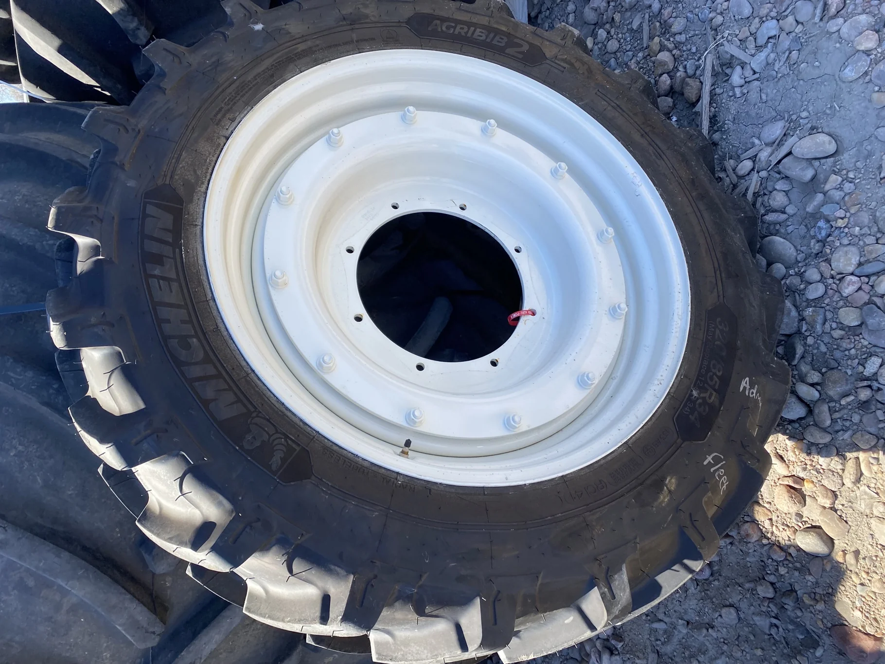 Take Off 320/85R34 (12.4R34) Michelin AgriBib 2 R-1W 133A8/133B TL on a 10 X 34 NH White 12 bolt wh image 2