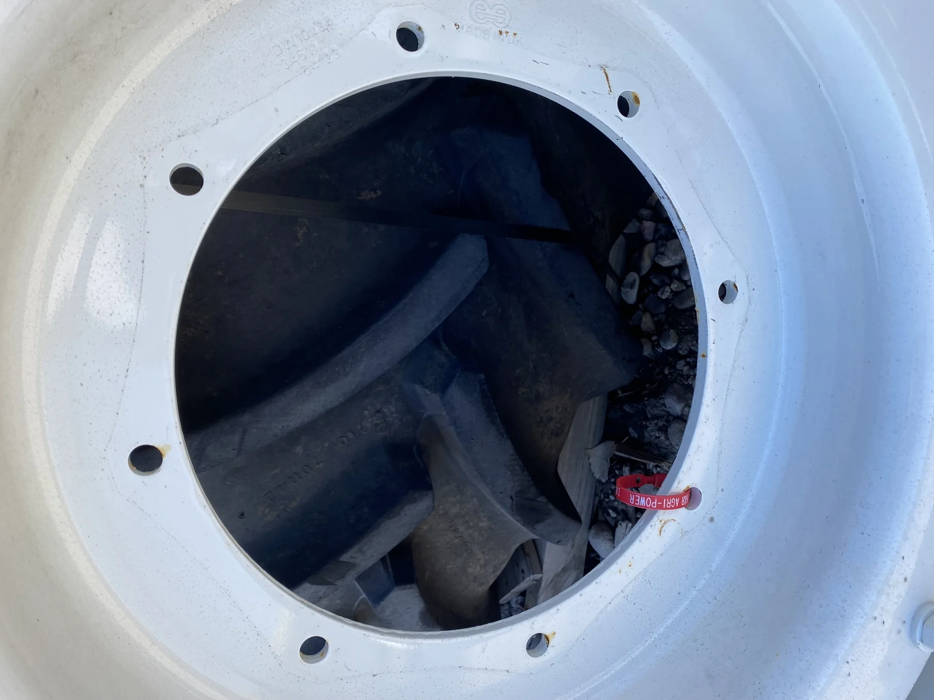 Take Off 320/85R34 (12.4R34) Michelin AgriBib 2 R-1W 133A8/133B TL on a 10 X 34 NH White 12 bolt wh image 4