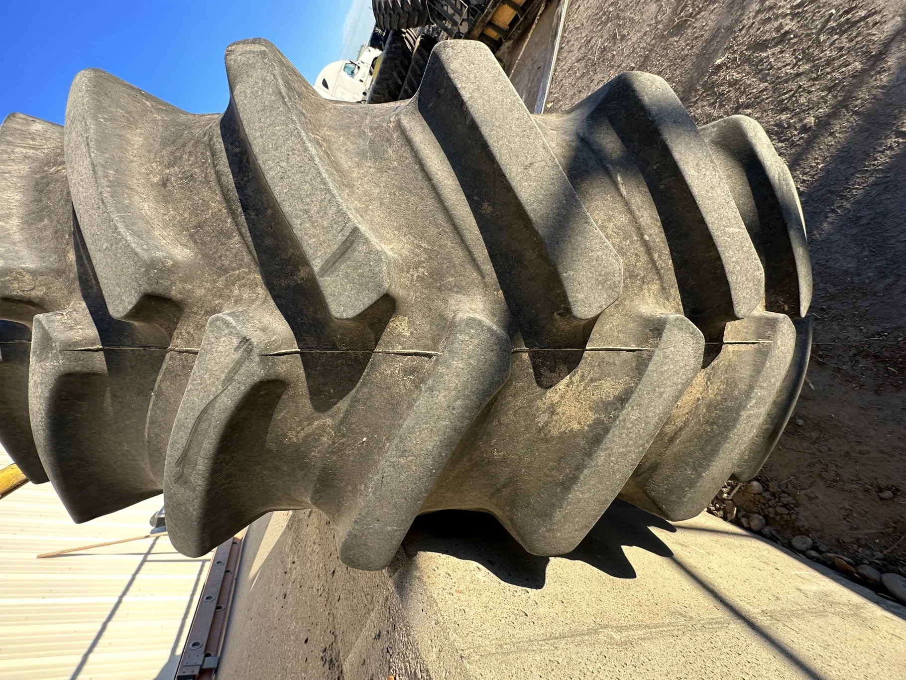 Used 65% 520/85R42 Firestone Radial Deep Tread 23 R-1W (157B) TL on 18 x 42 John Deere Yellow 12 Bo image 4