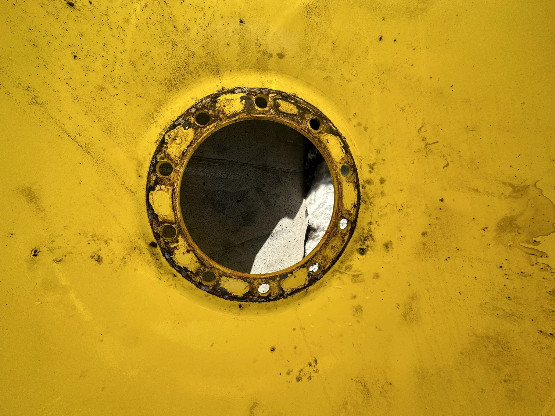 Used 90% 650/85R38 Goodyear Optitrac 173D R-1W TL on a 23 x 38 JD Yellow 10 Bolt Inside Dolly image 3