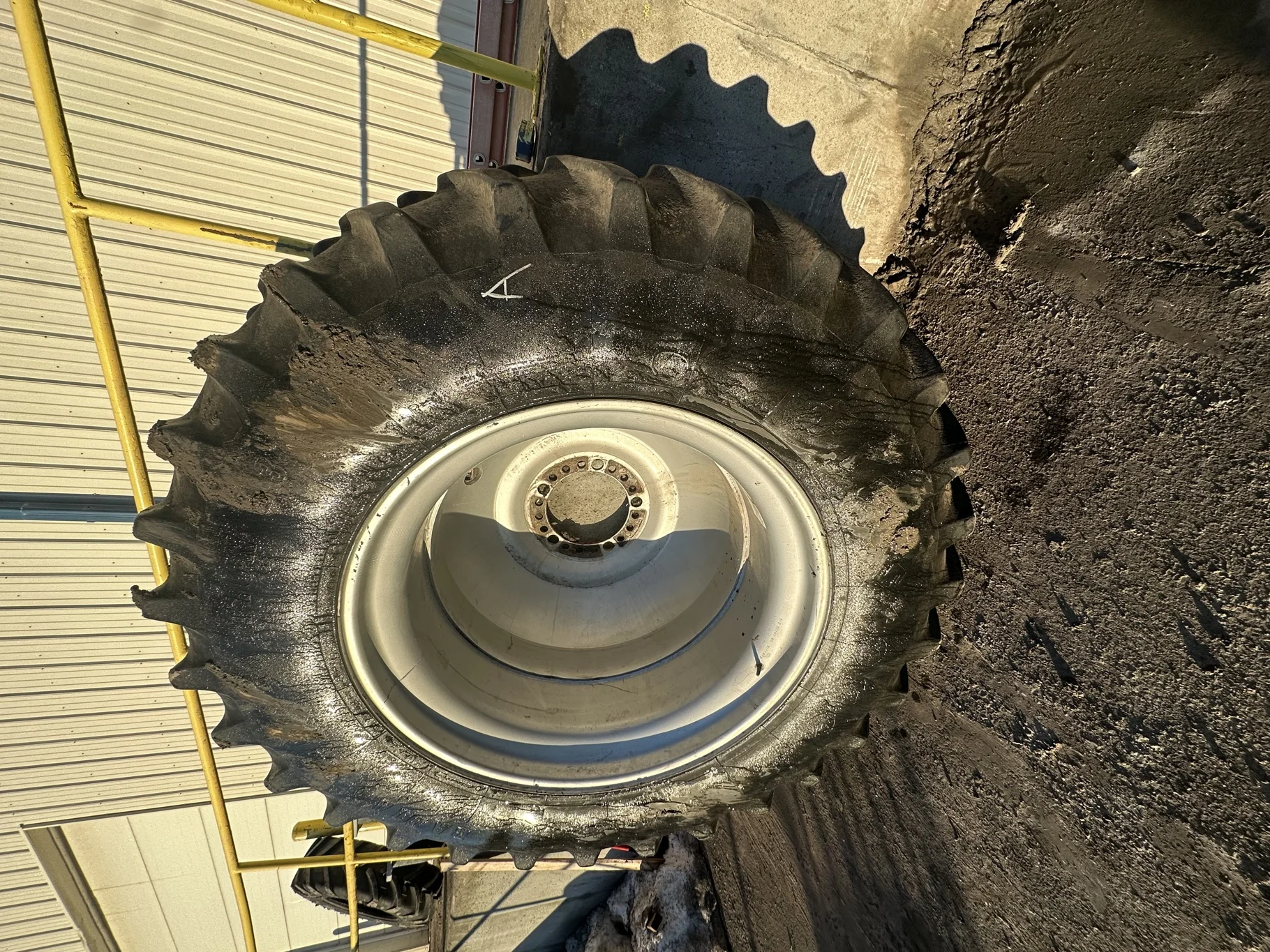 Used 38% 520/85R42 Firestone Radial All Traction 23 R-1W (157B) TL with 18 x 42 Case Silver 20 Bolt