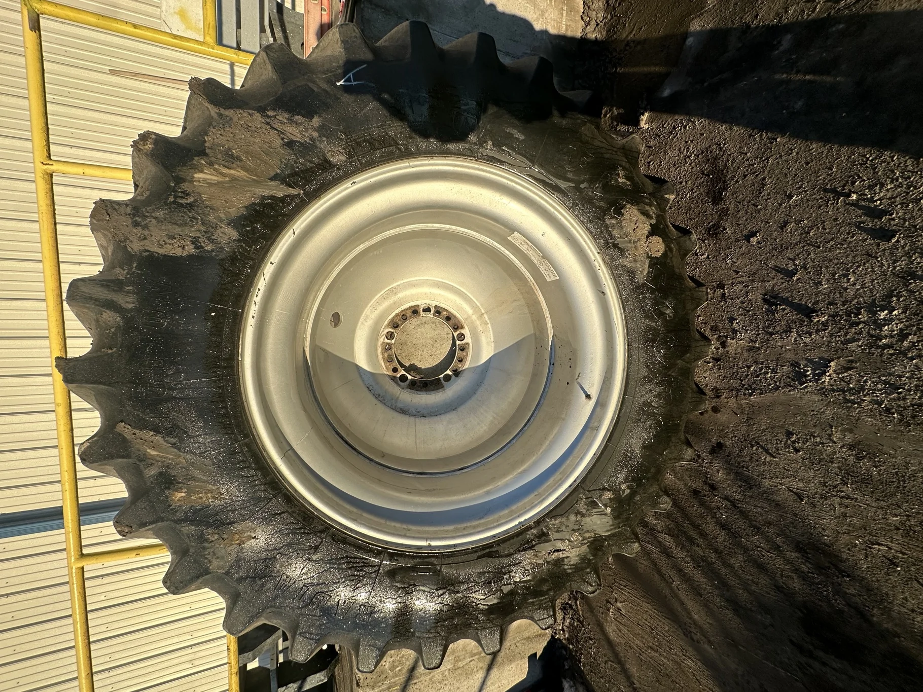 Used 38% 520/85R42 Firestone Radial All Traction 23 R-1W (157B) TL with 18 x 42 Case Silver 20 Bolt image 2