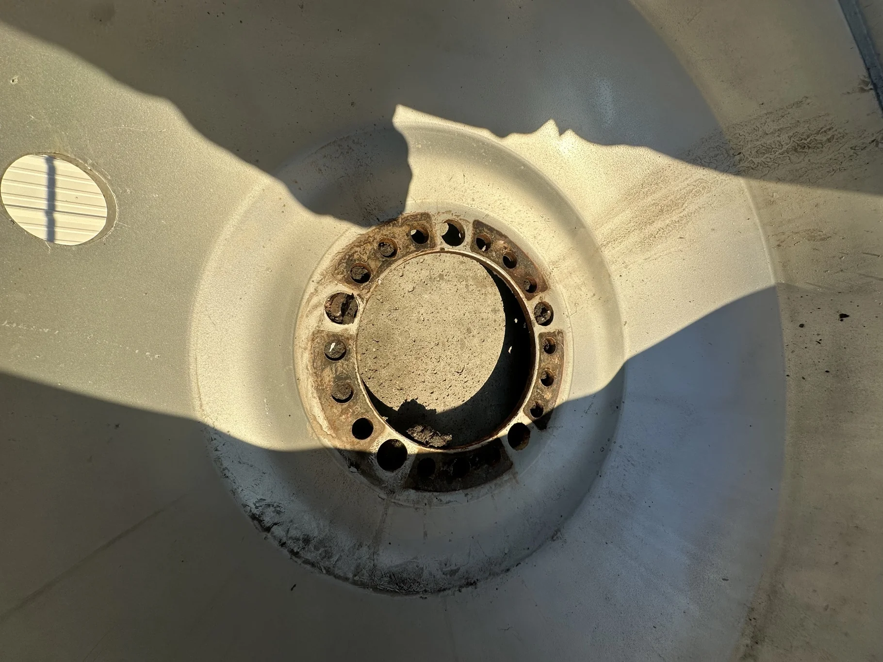 Used 38% 520/85R42 Firestone Radial All Traction 23 R-1W (157B) TL with 18 x 42 Case Silver 20 Bolt image 3