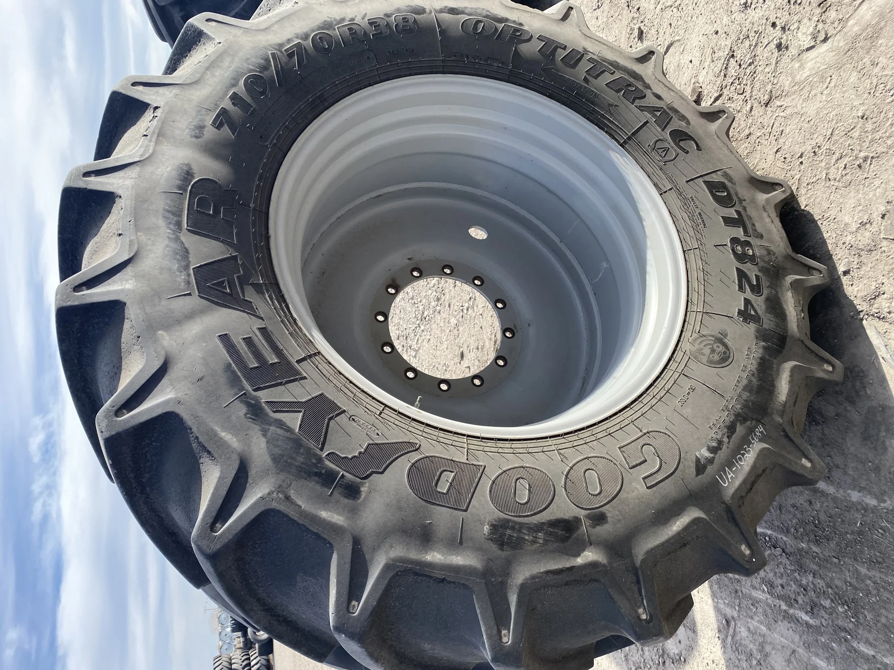 Used 80% 710/70R38 Goodyear Optitrac DT824 on a 23 x 38 Rogator 12 Bolt Sprayer Wheel (12-15.748-13. image 2