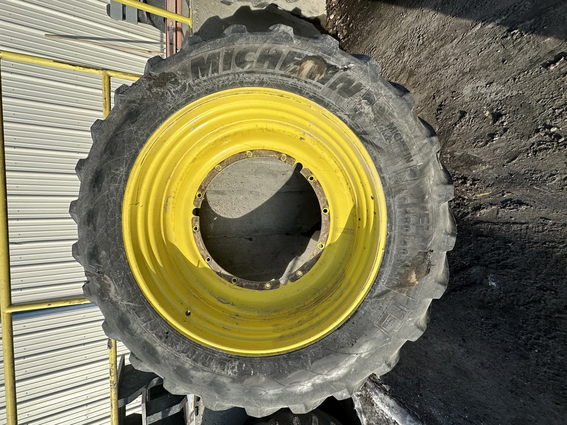 Used 50% VF480/80R50 Michelin YieldBib R-1W (166A8/166B) TL on a 15 x 50 JD Yellow 12 Bolt Stu image 2