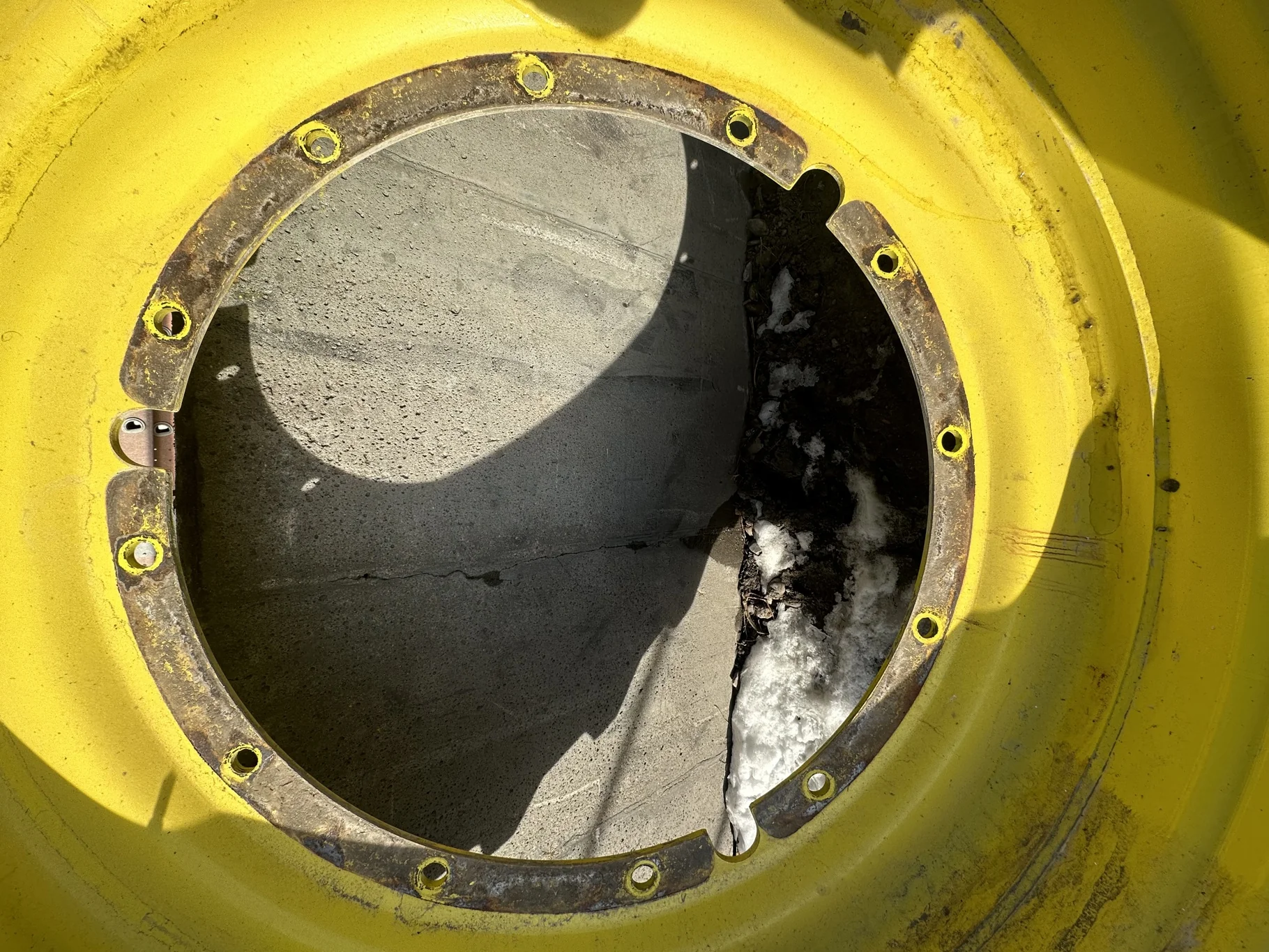 Used 50% VF480/80R50 Michelin YieldBib R-1W (166A8/166B) TL on a 15 x 50 JD Yellow 12 Bolt Stu image 3