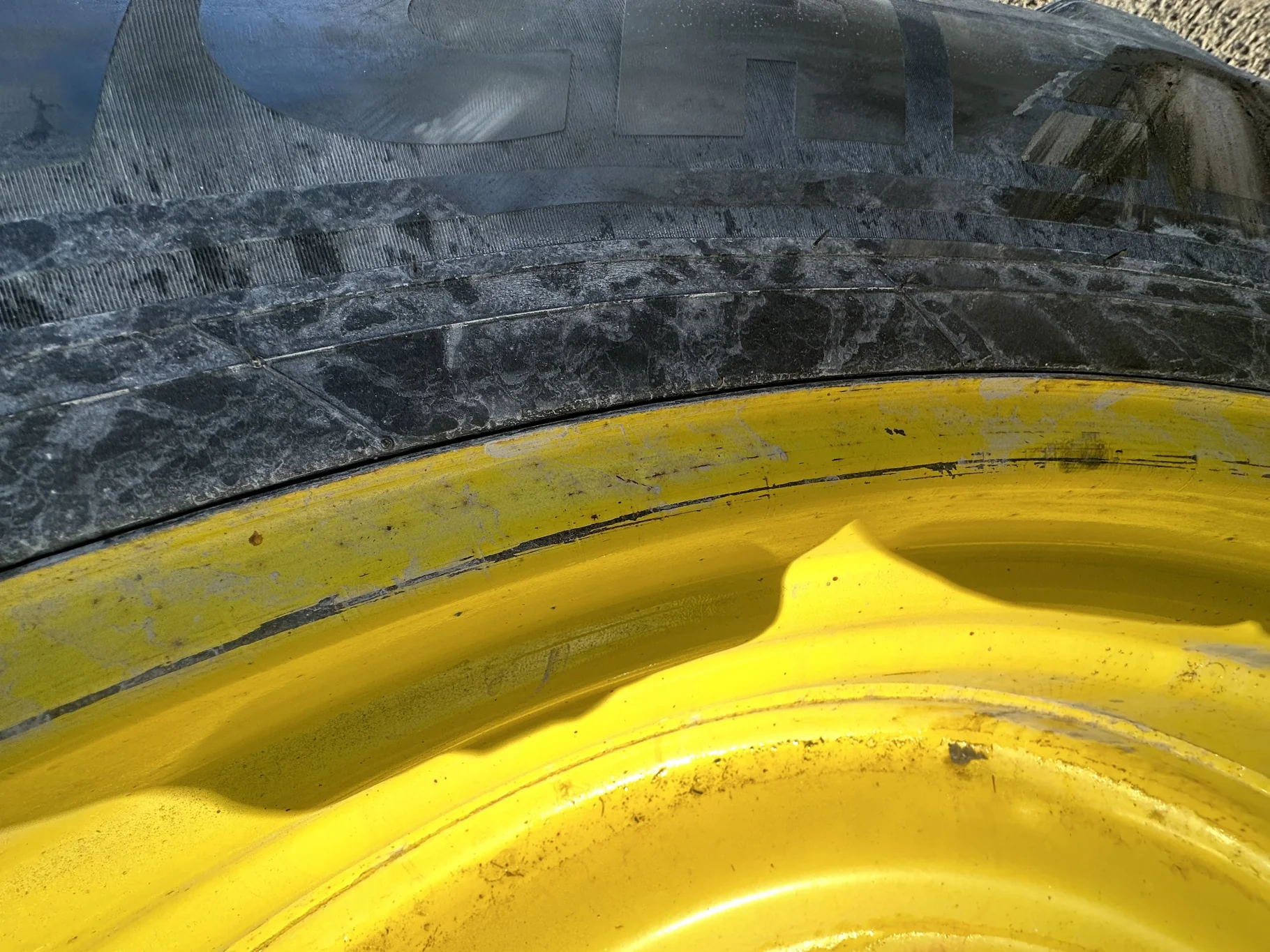 Used 50% VF480/80R50 Michelin YieldBib R-1W (166A8/166B) TL on a 15 x 50 JD Yellow 12 Bolt Stu image 7