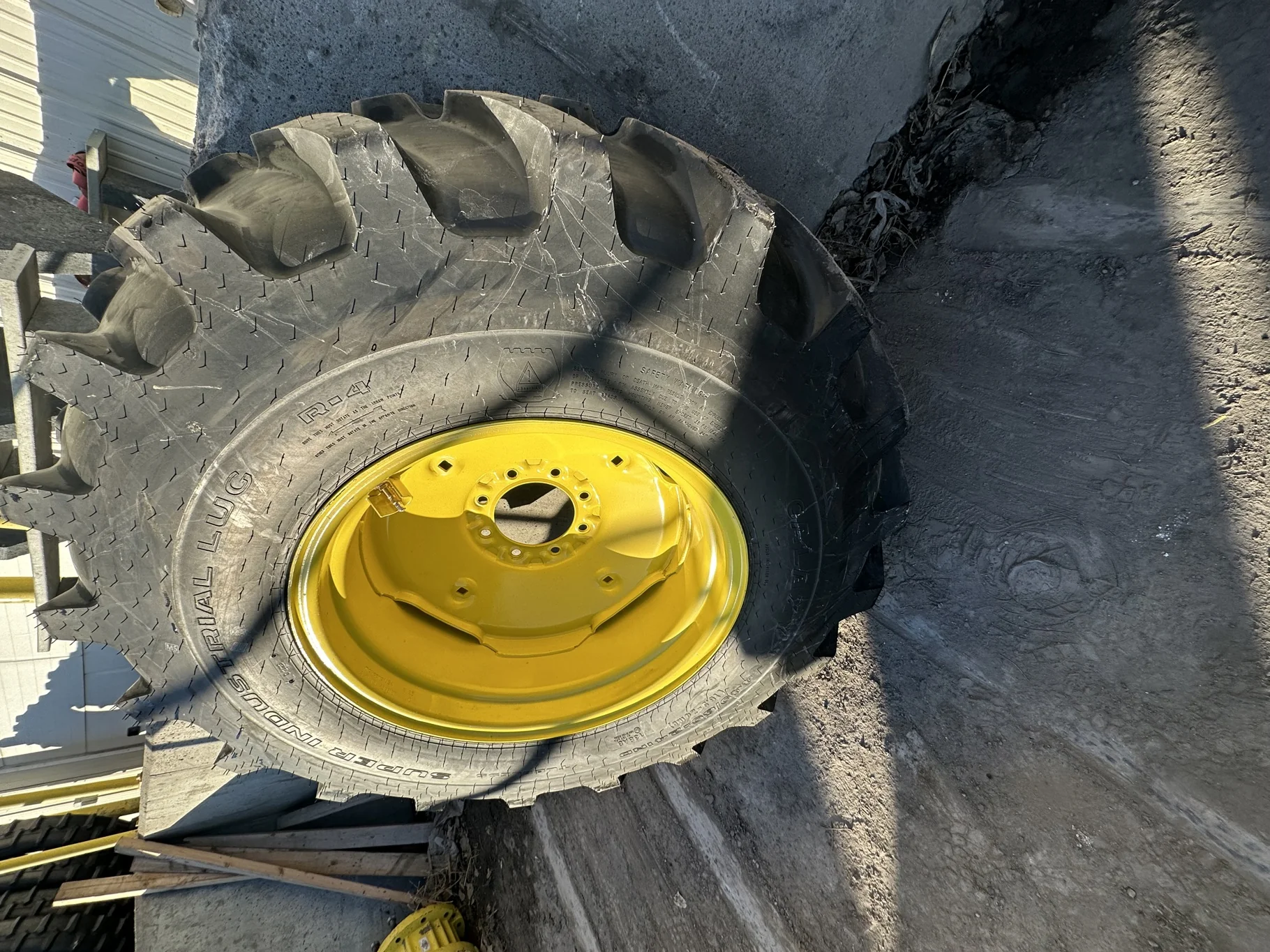 TAKE OFF 440/80 R24 Galaxy Super Industrial Lug R-4 C(6Ply) TL on a 15 X 24 JD Yellow 8 Bolt (