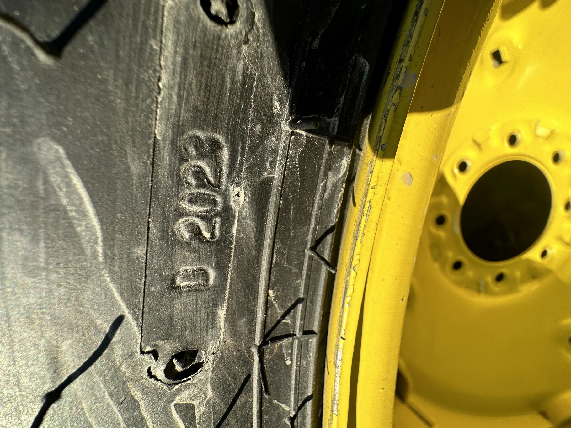TAKE OFF 440/80 R24 Galaxy Super Industrial Lug R-4 C(6Ply) TL on a 15 X 24 JD Yellow 8 Bolt ( image 8