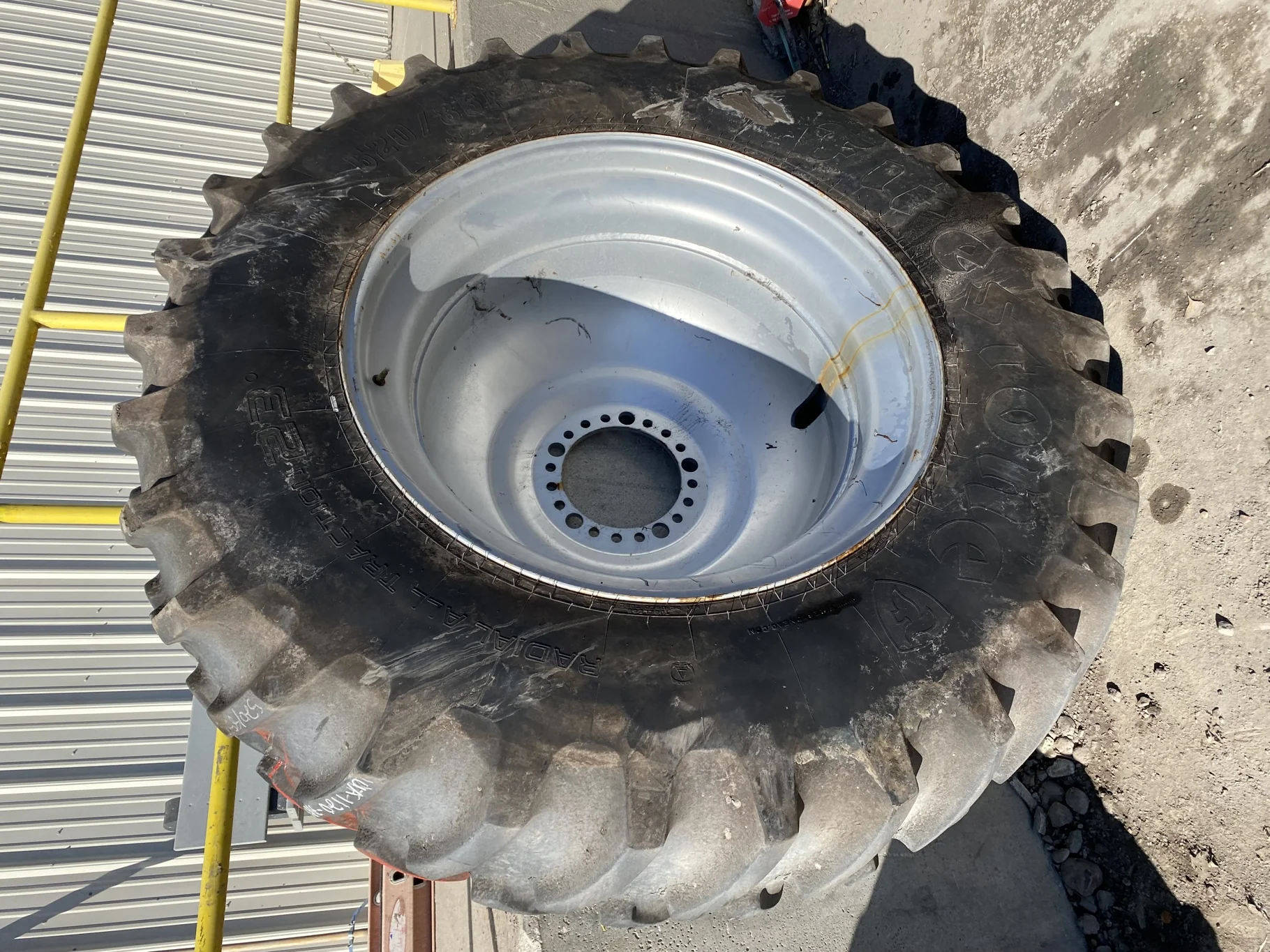 Used 85% 520/85R42 Firestone Radial All Traction 23 R-1 157B TL on 18 x 42 Case IH Silver 20 Bolt D image 2
