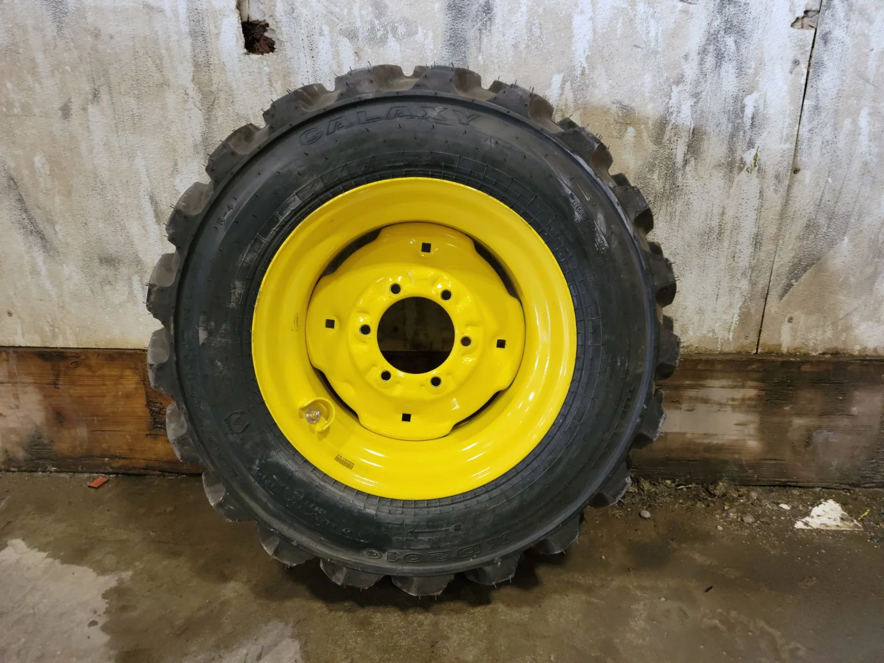 TAKE OFF 260/70-16.5 Galaxy XD2010 R-4 C(6Ply) TL on a 8.25 X 16.5 JD Yellow 6 Bolt Implement