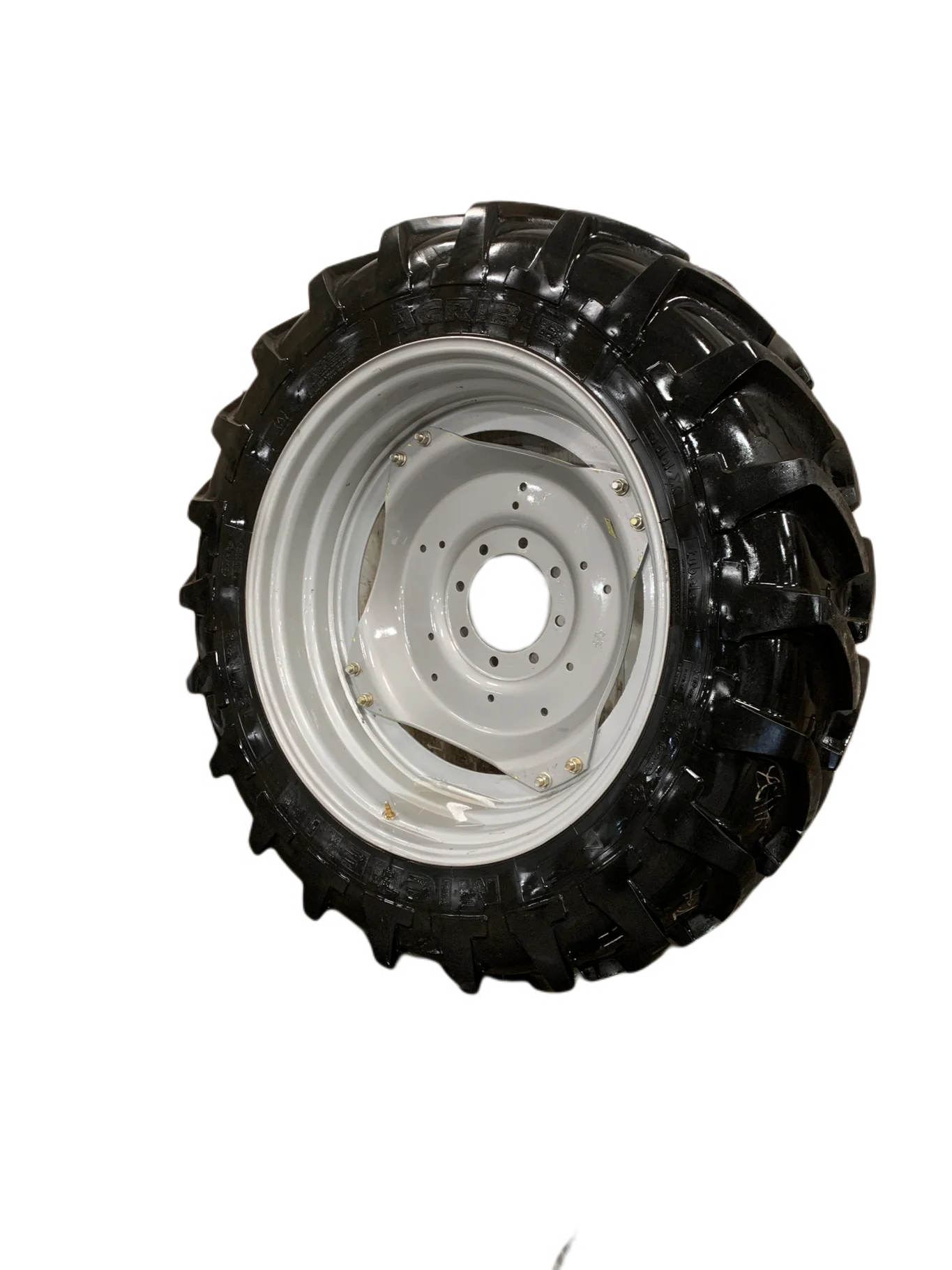 USED 90% 340/85R38 (13.6R38) Michelin Agribib 125B TL on a 12 X 38 Case Silver GKN Waffle Wheel (2
