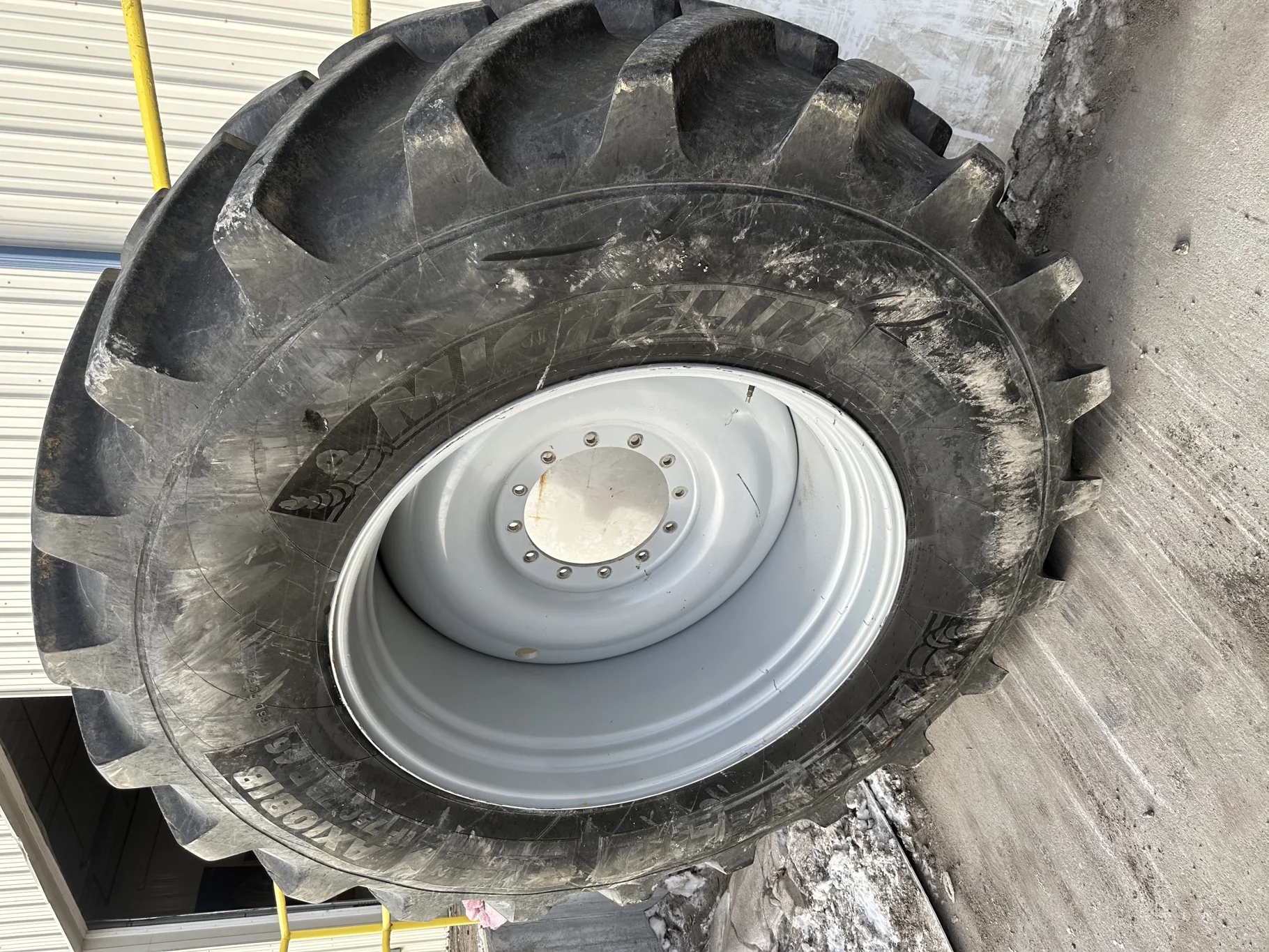 Used 90% IF750/75R46 Michelin AxioBib R-1W (186D) TL on a 25 x 46 Agco Gray 12 Bolt (.906) Wheel(12-